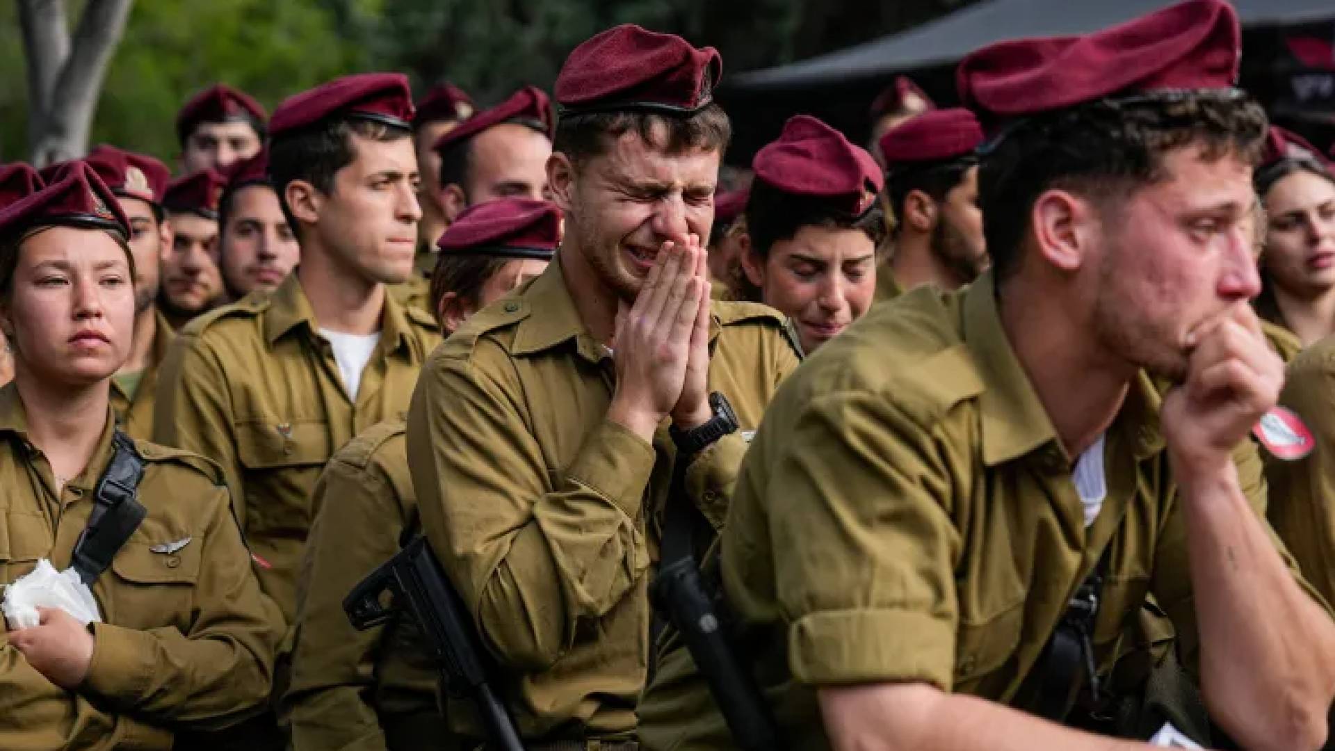 جنود من جيش الاحتلال يبكون