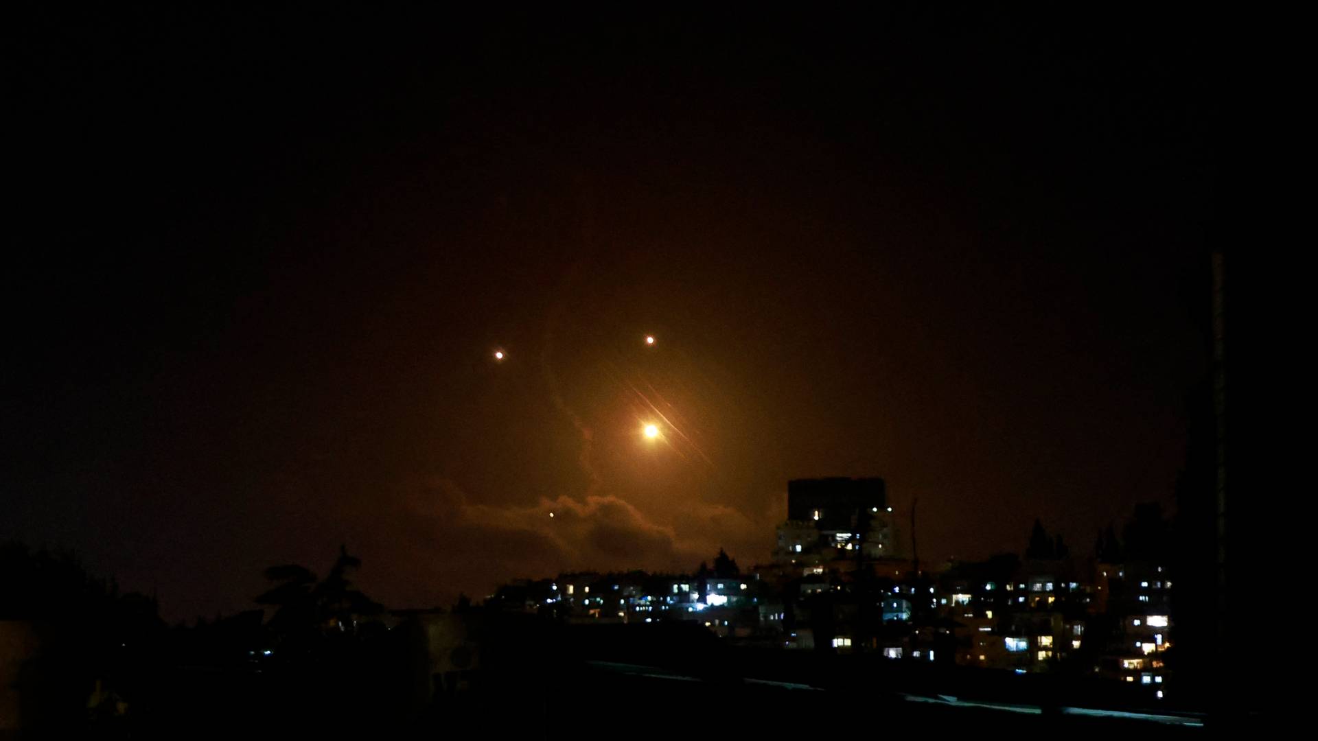 رشقات صاروخية