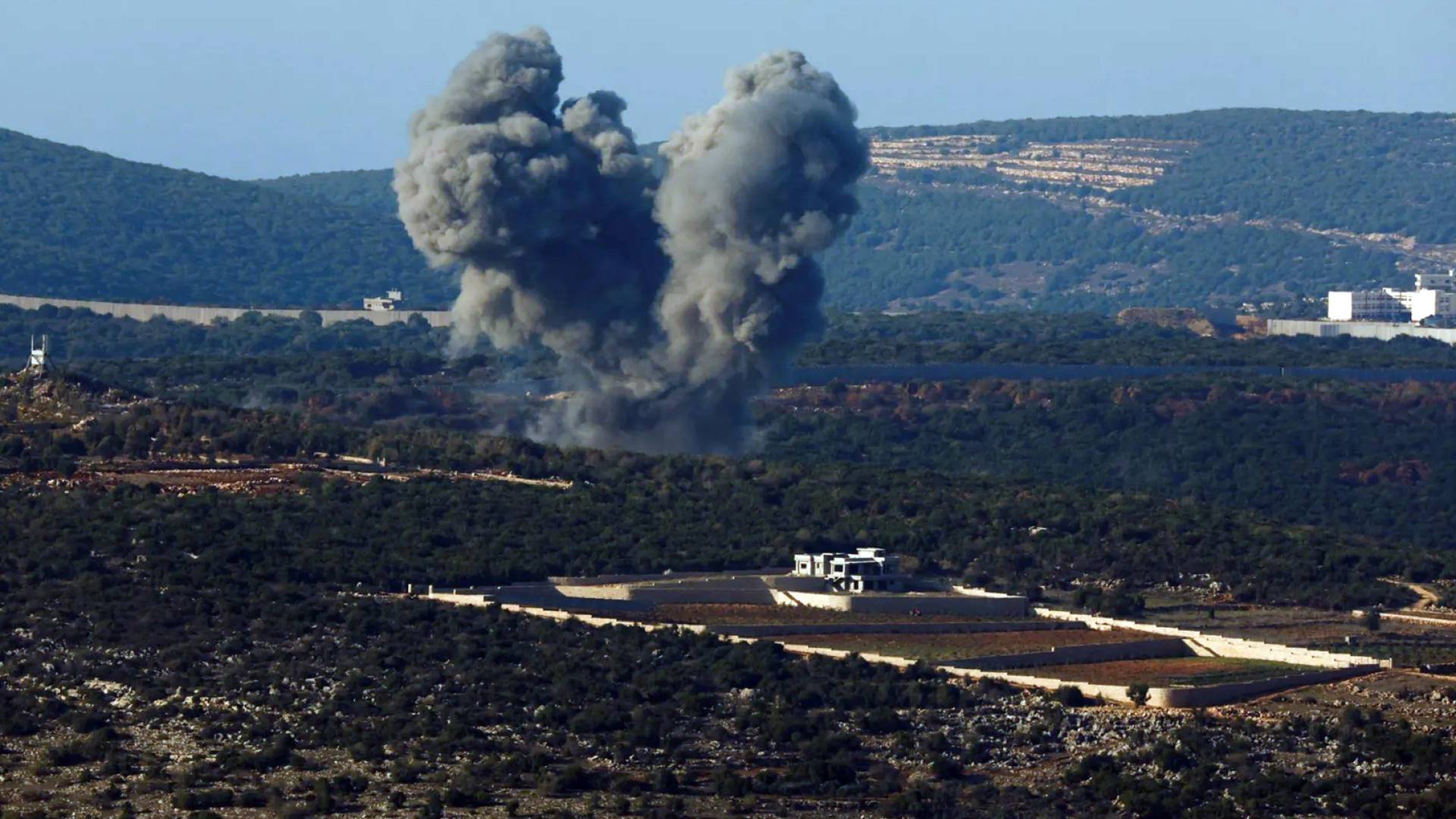 جيش الاحتلال: استهداف مبنى لحزب الله رصدت فيه تحركات مشبوهة