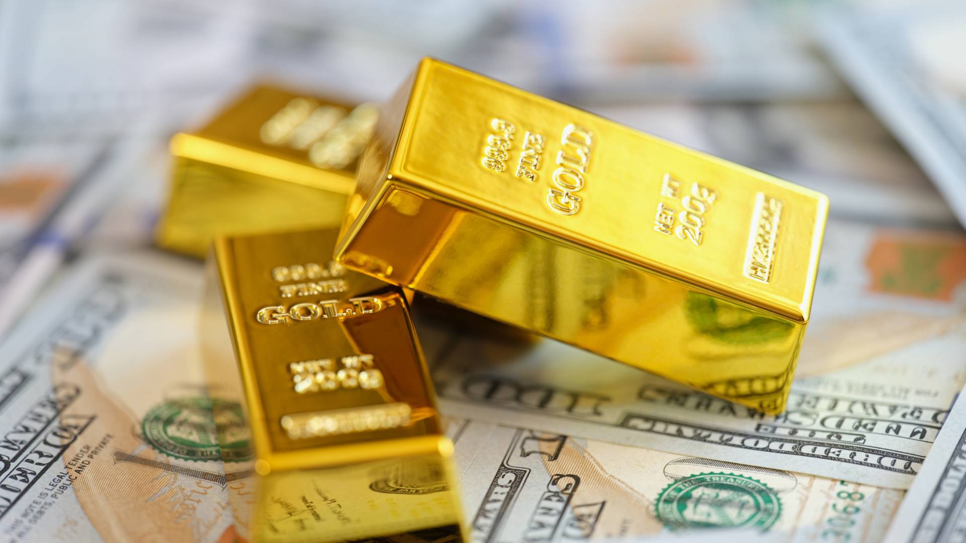 سبائك ذهب ودولار أمريكي