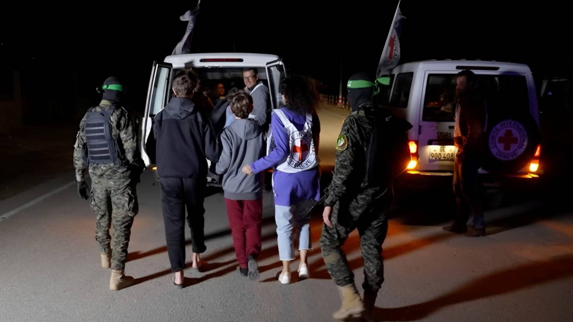 صورة تعبر عن صفقة تبادل