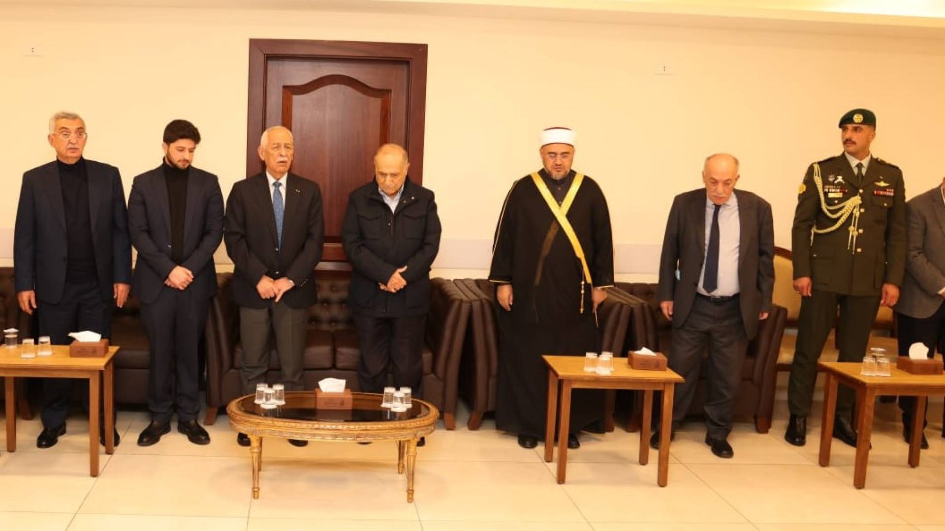 العيسوي يقدم واجب العزاء