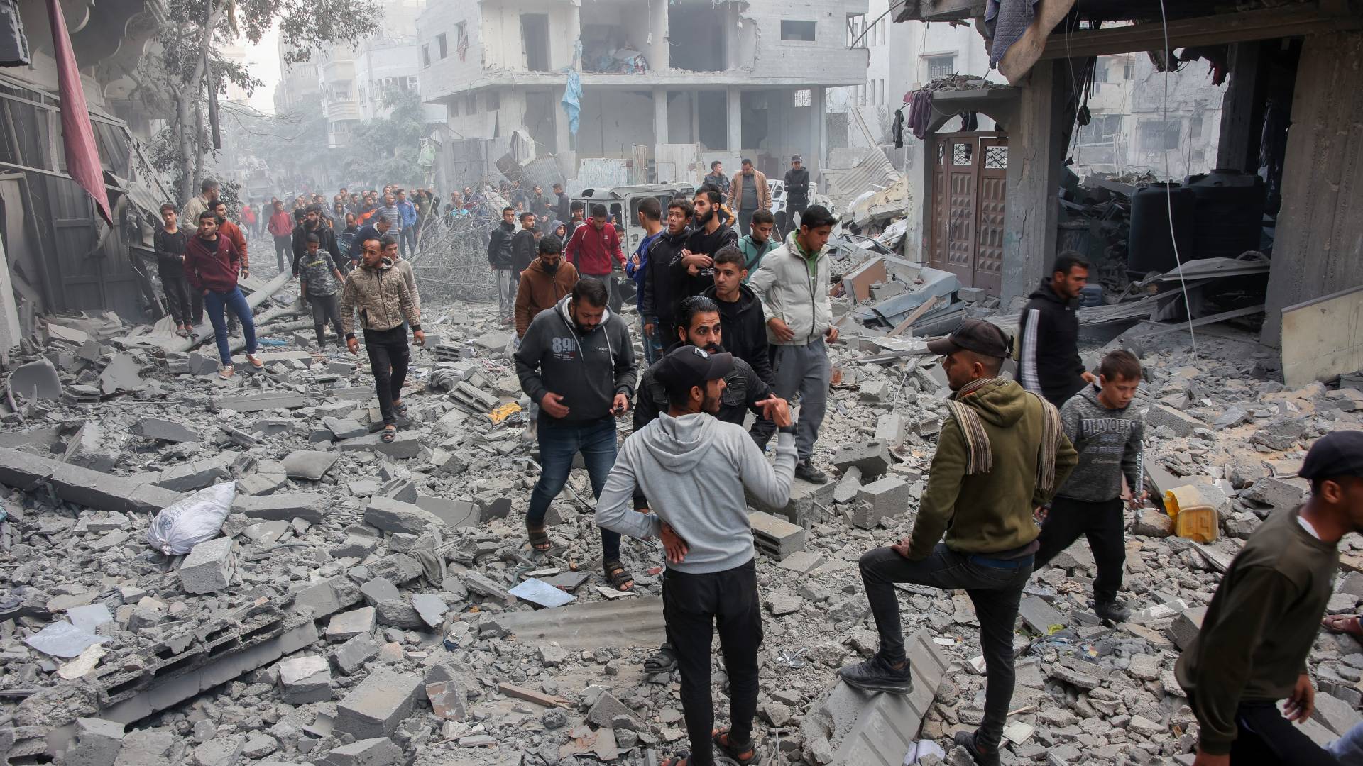 دمار جراء ضربة للاحتلال في حي صبرة بمدينة غزة