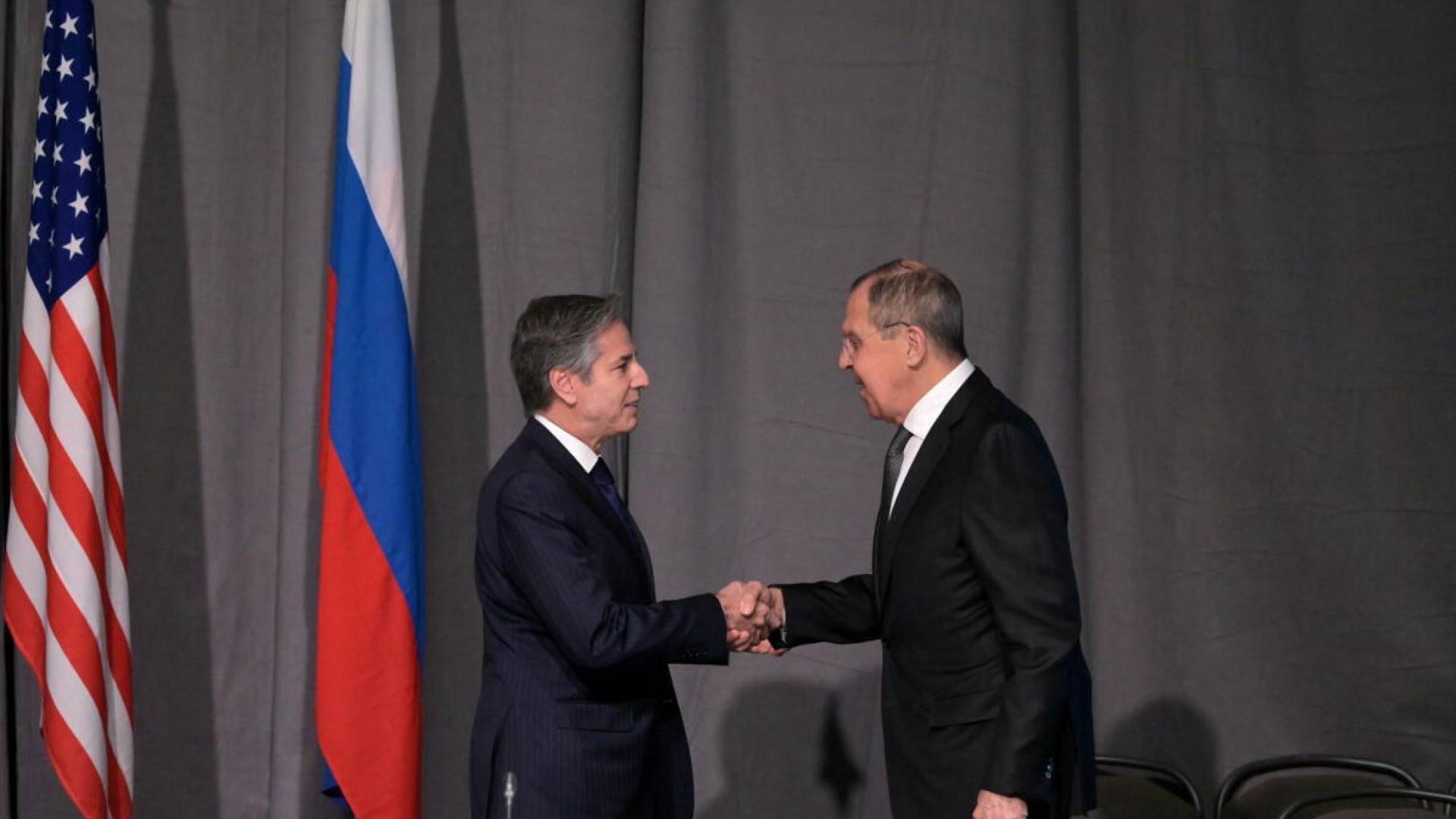 وزير الخارجية الروسي سيرغي لافروف مع نظيره الأمريكي أنتوني بلينكن