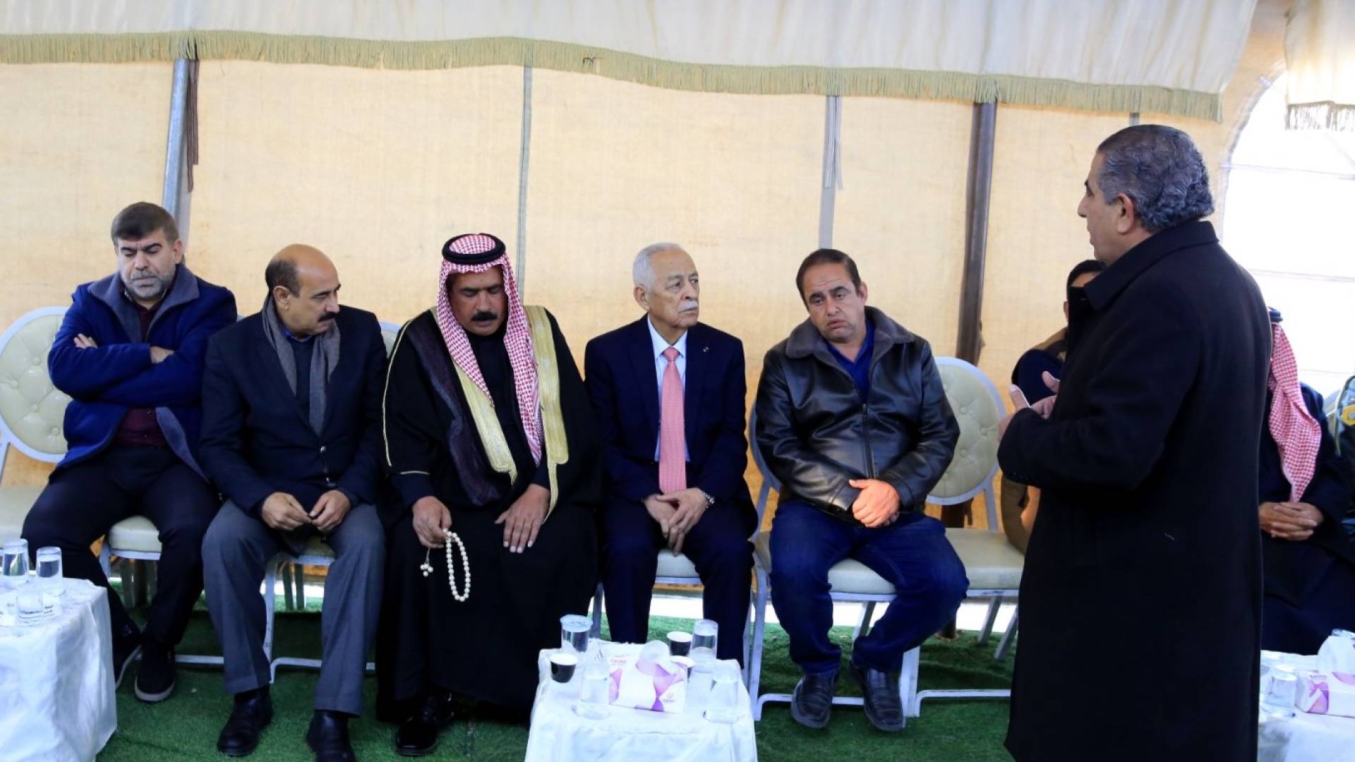 مندوبا عن الملك وولي العهد.. العيسوي يعزي عشيرة الشراب/عباد