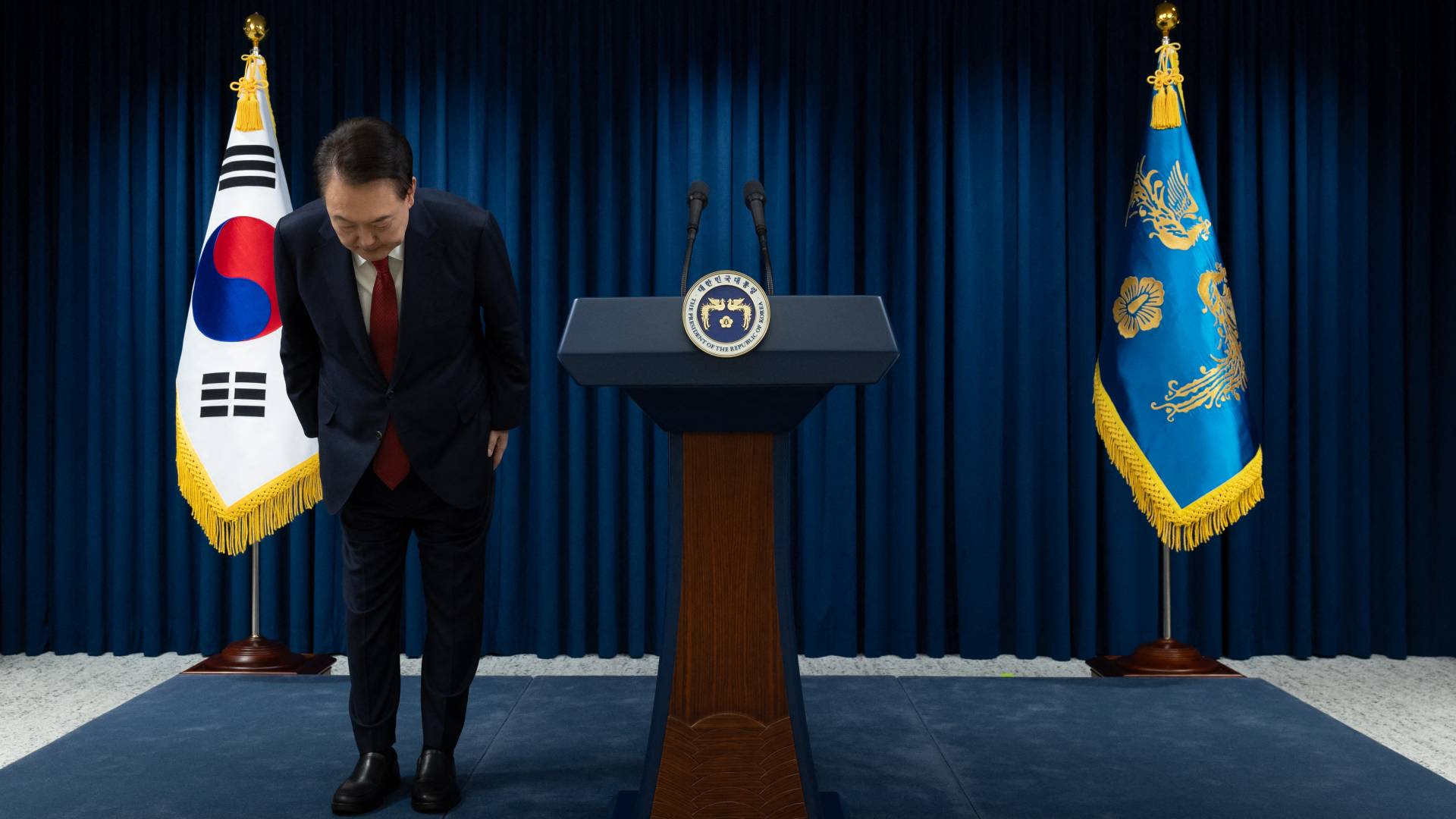 لحظة اعتذار الرئيس الكوري الجنوبي يون سوك يول