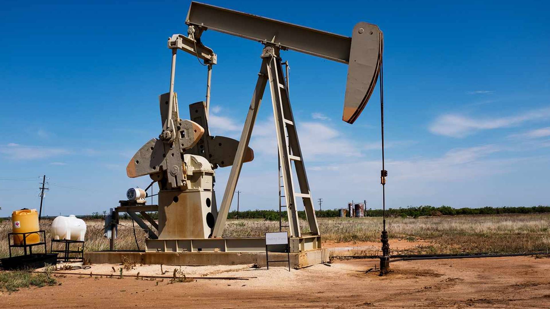 استخراج النفط - أرشيفية