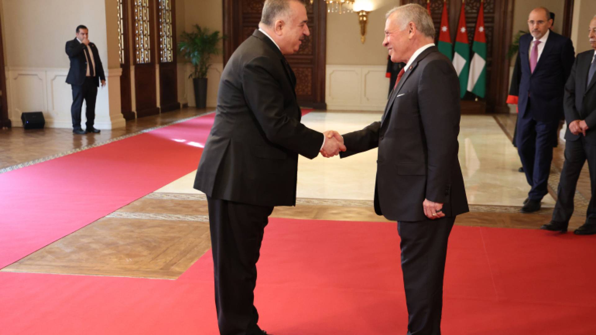 الملك يتقبل أوراق اعتماد عدد من السفراء