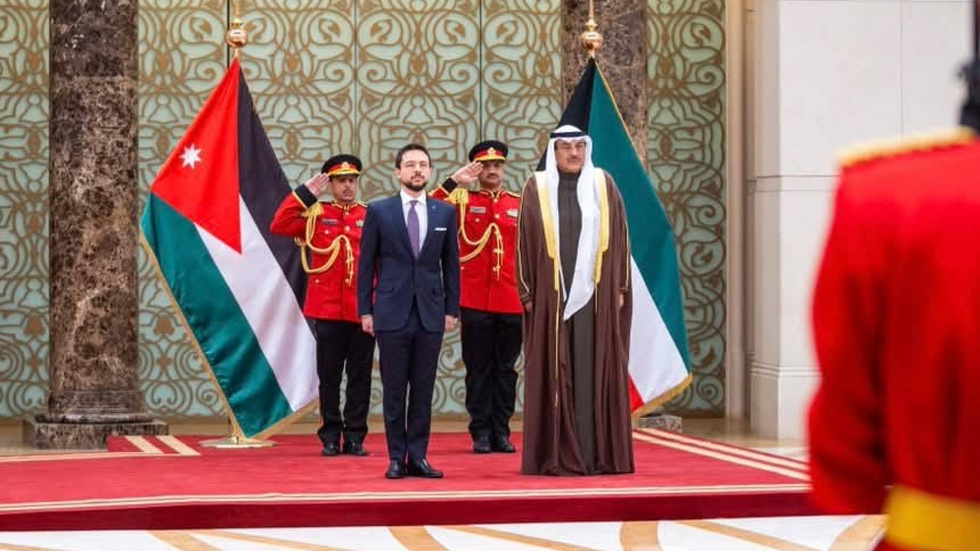 ولي العهد يصل الكويت في زيارة رسمية