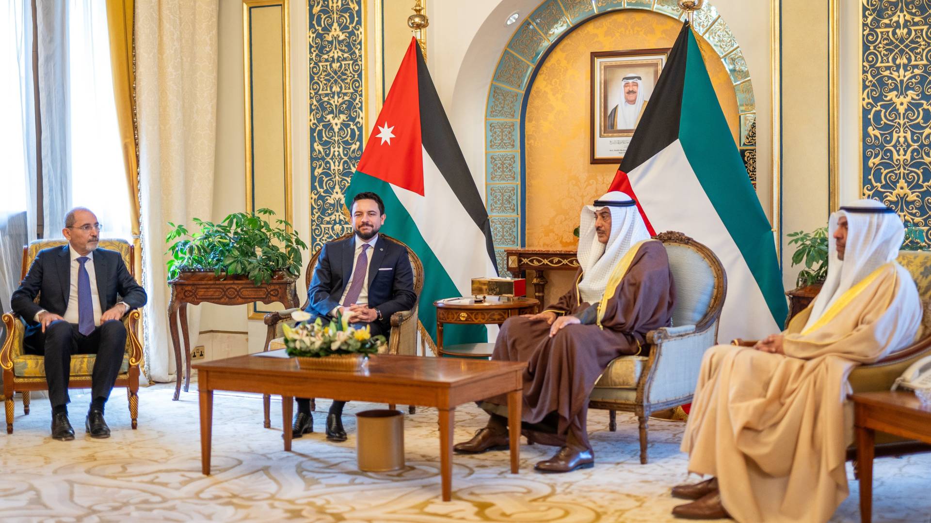 الأمير الحسين يؤكد لدى لقاء ولي عهد الكويت الحرص على توسيع فرص التعاون في مختلف المجالات