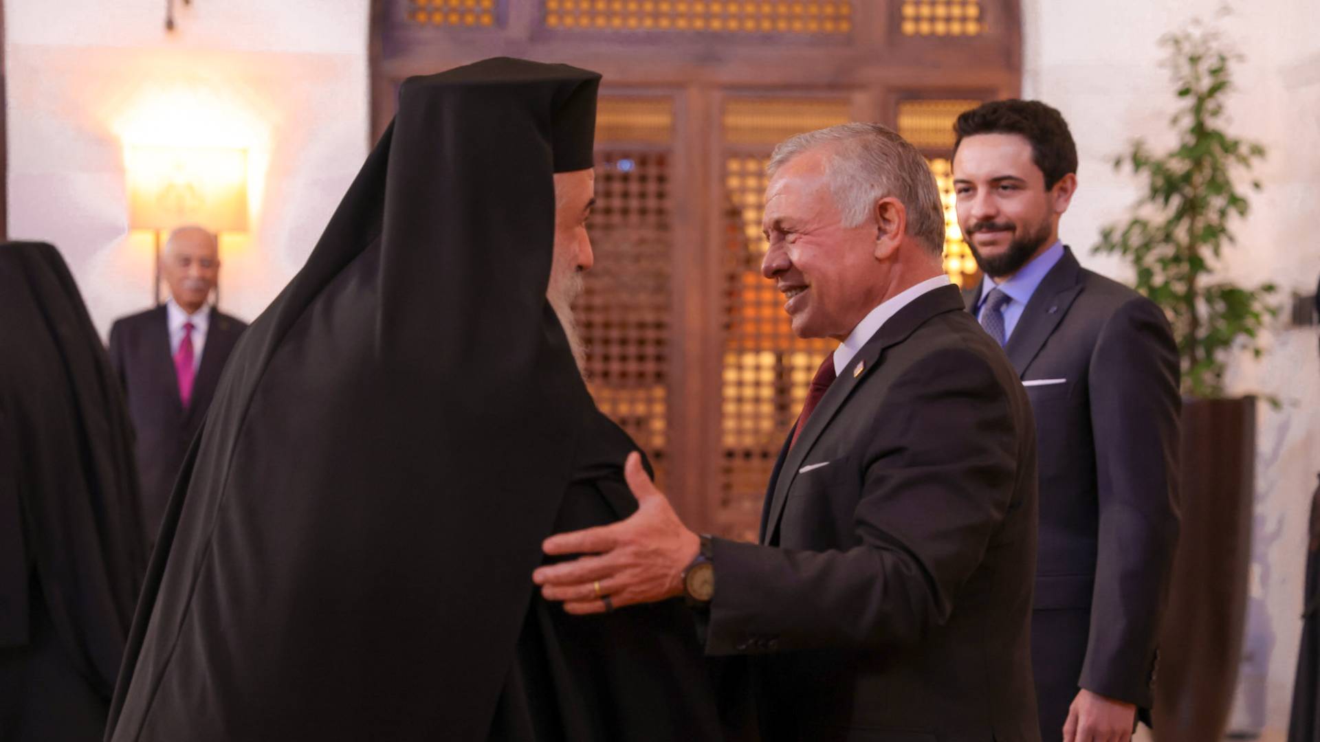 الملك يستقبل قيادات دينية مسيحية وإسلامية مقدسية وأردنية