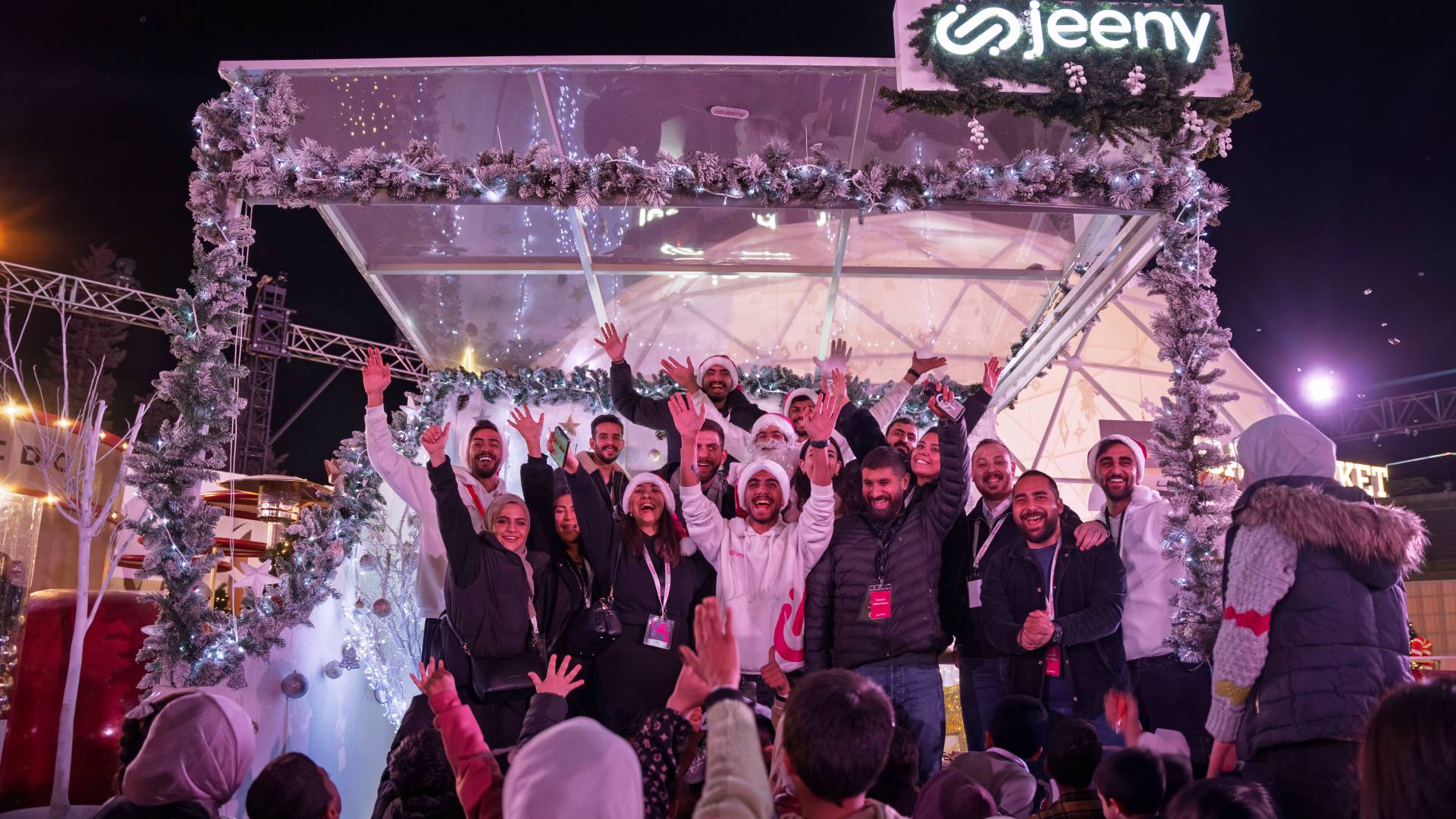 جيني ترسم البسمة على وجوه الأطفال في رعاية قرى الأطفال SOS الأردنية في موسم الأعياد