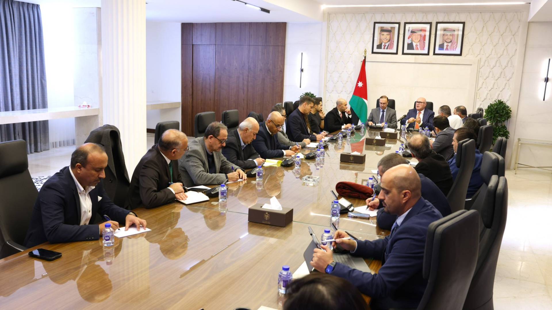 الحكومة: لا رفع لأي من الضرائب والرسوم على الأردنيين ولا مساس بجيب المواطن - فيديو