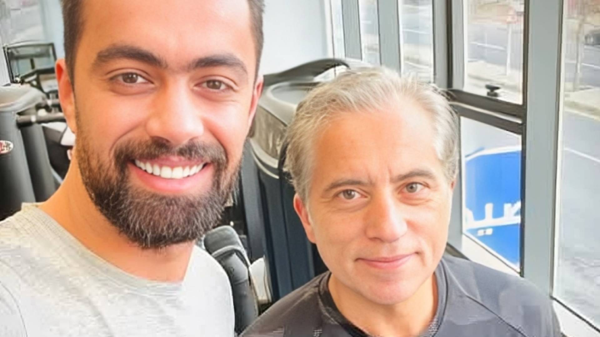 رئيس الوزراء جعفر حسان مع ناشط أردني