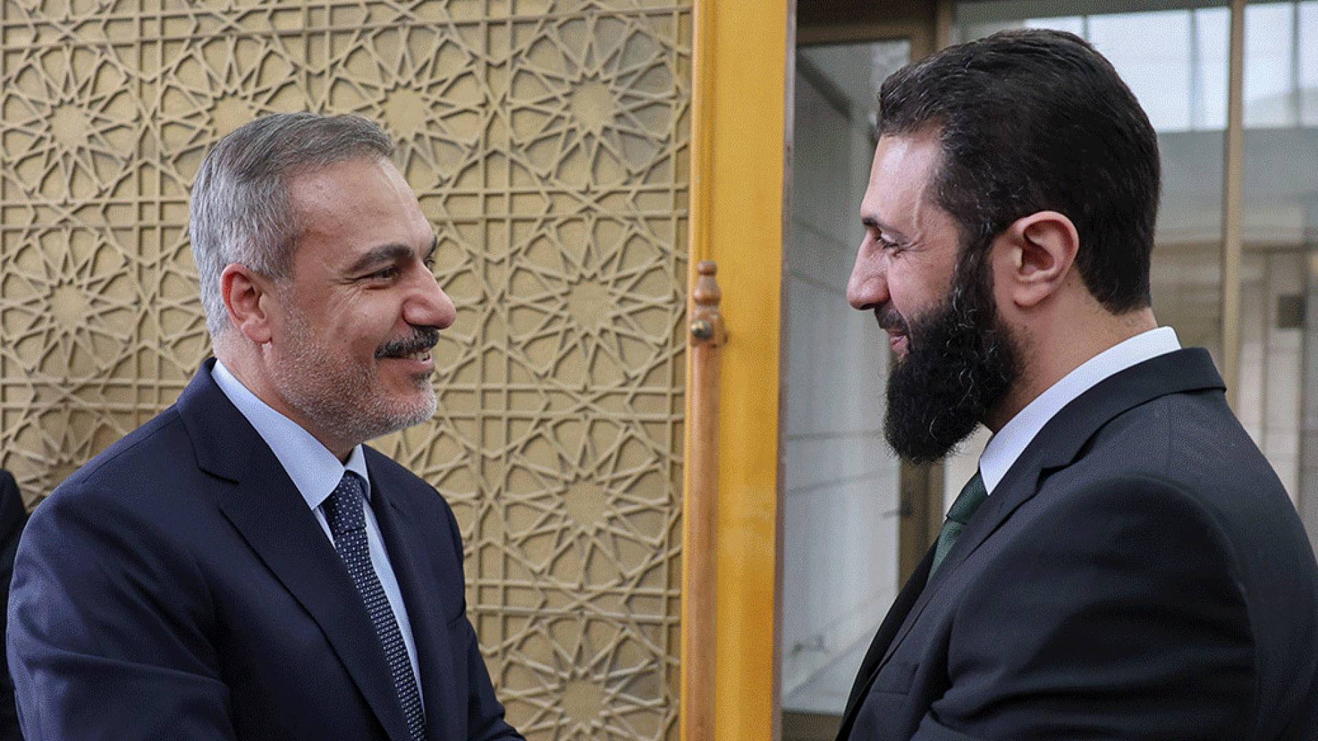 الشرع يلتقي وزير الخارجية التركي في دمشق
