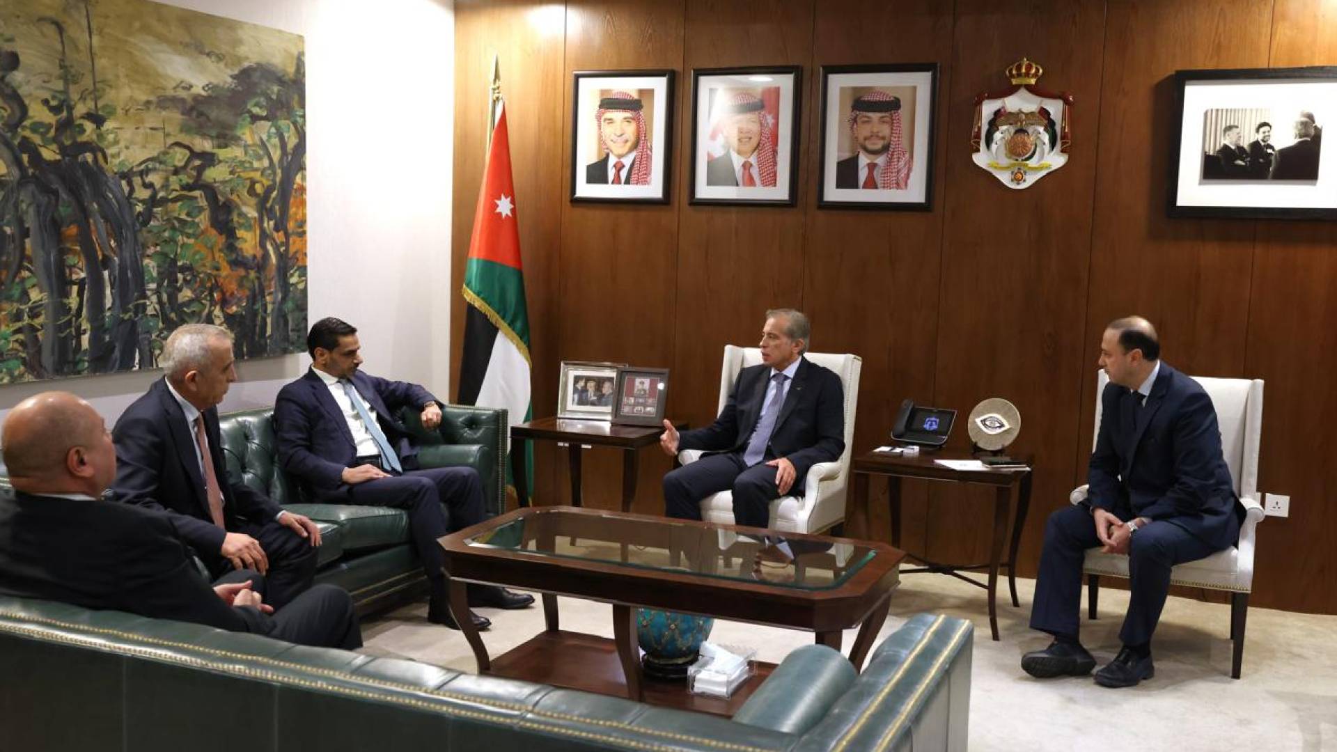 رئيس الوزراء خلال اللقاء مع نقيب الصحفيين