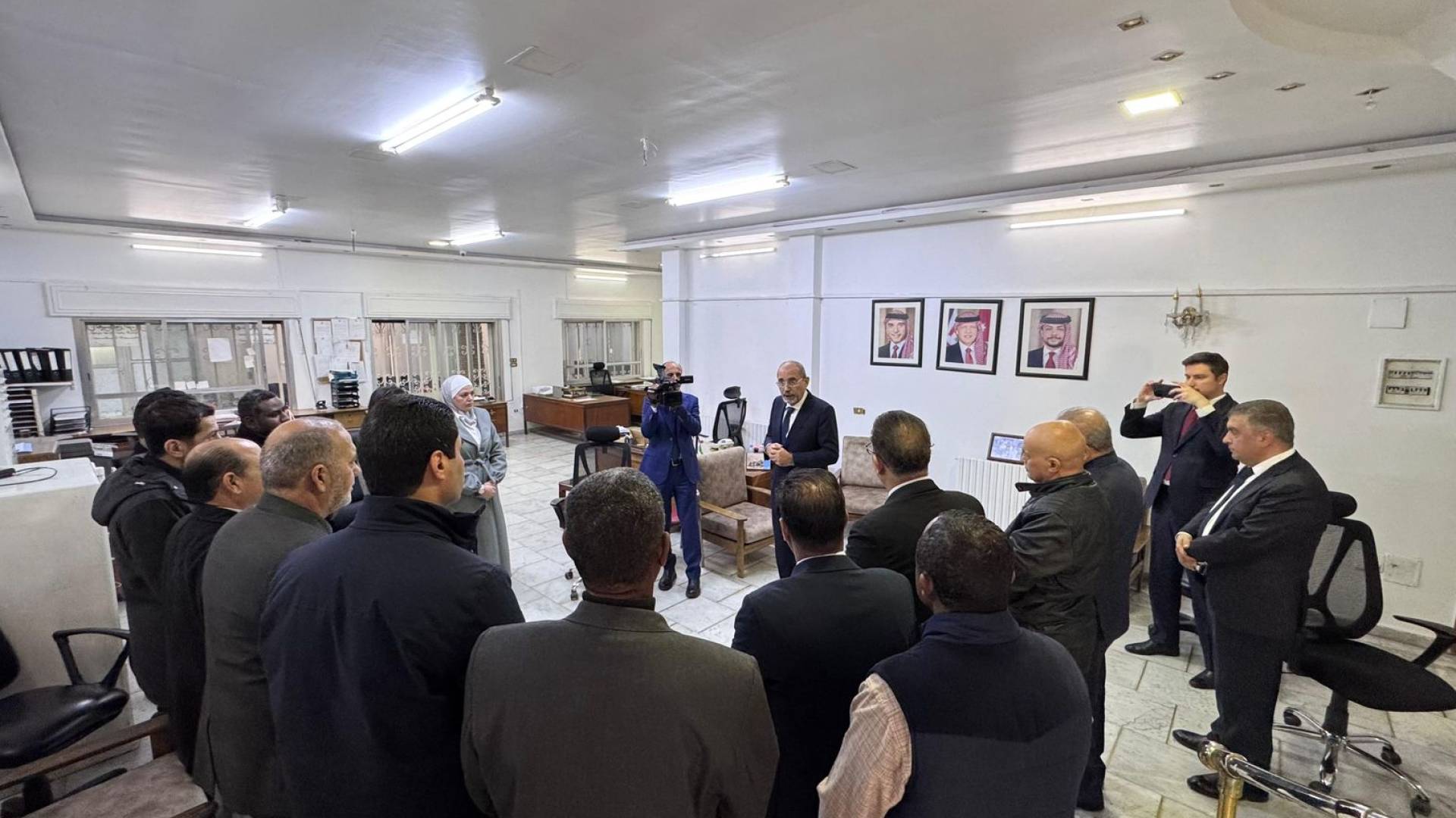 الصفدي يتفقد مقر السفارة الأردنية في دمشق