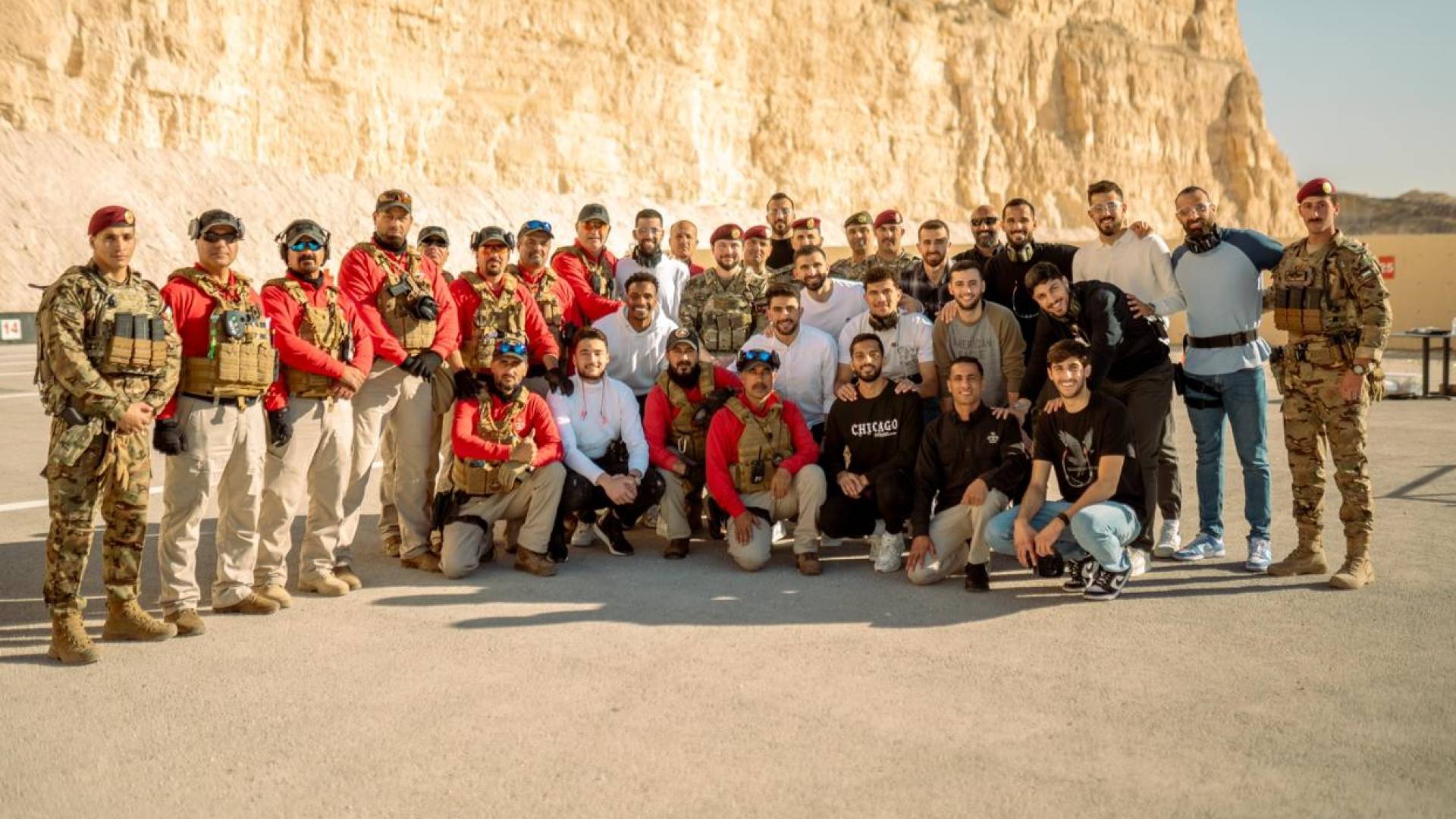 ولي العهد يستضيف لاعبي المنتخب الوطني لكرة القدم في مركز الملك عبدالله الثاني لتدريب العمليات الخاصة