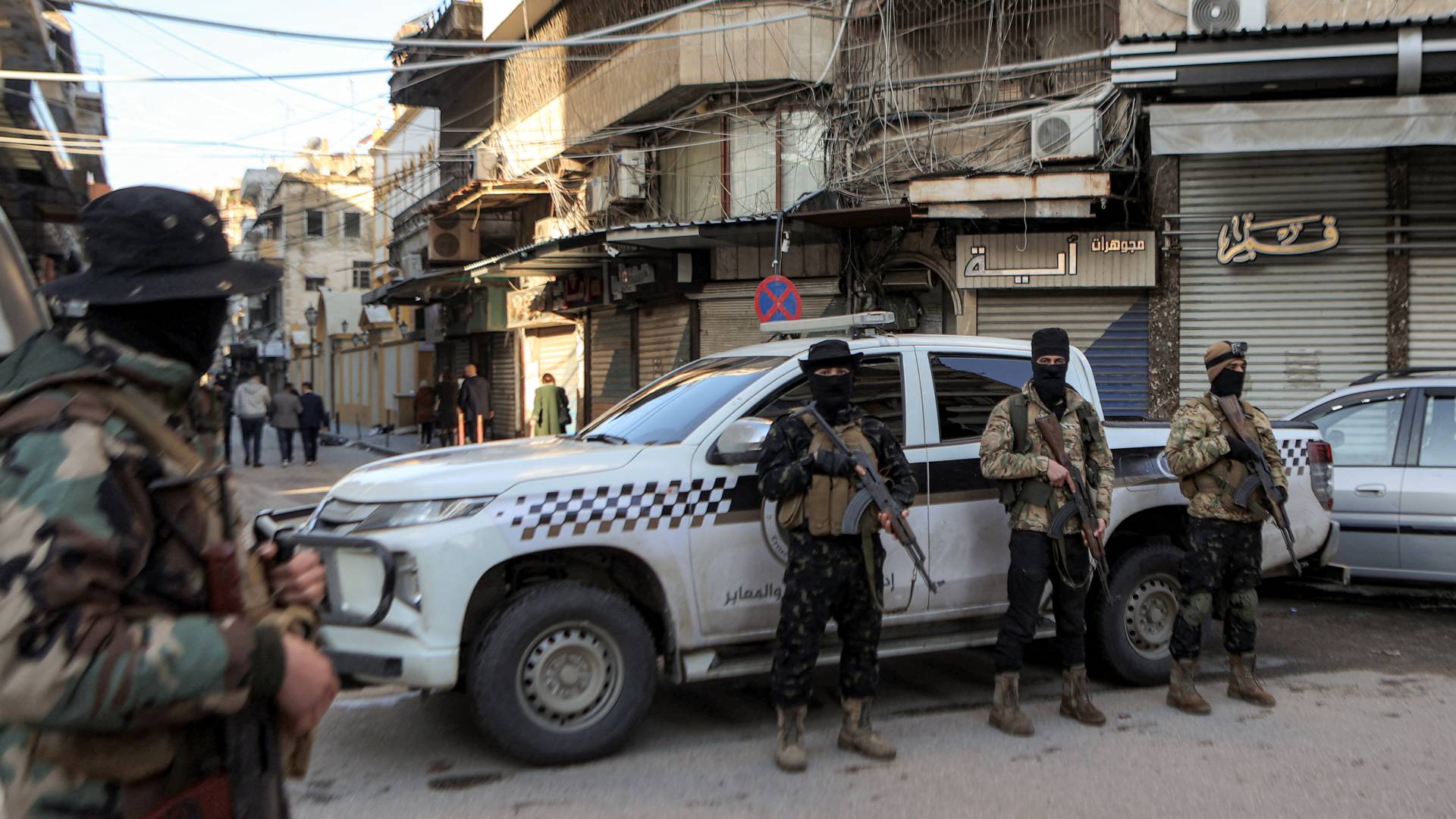 عناصر من إدارة العمليات العسكرية في سوريا