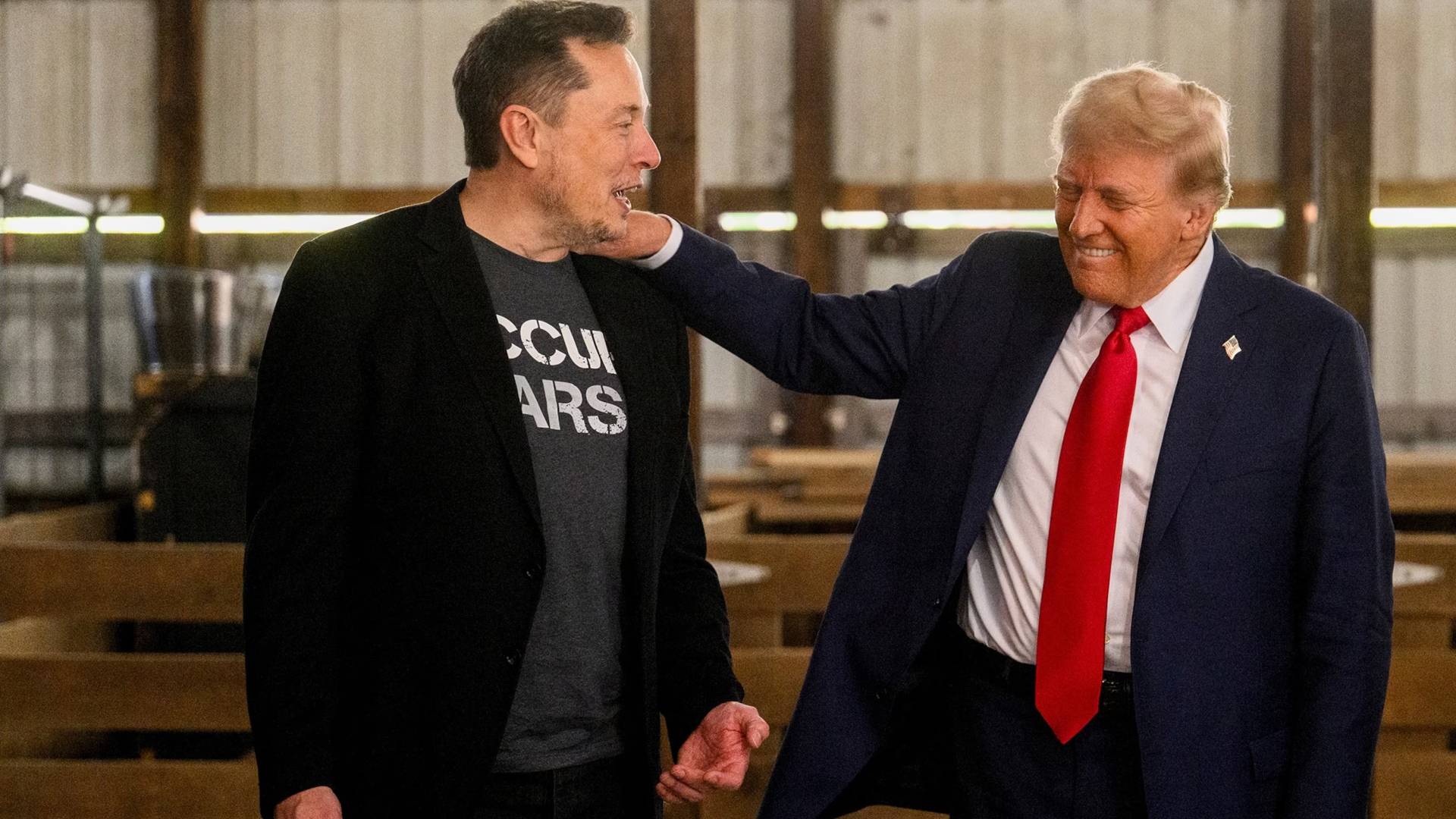 الرئيس الأمريكي المنتخب دونالد ترمب (يمينا)، والملياردير إيلون ماسك (يسارا)