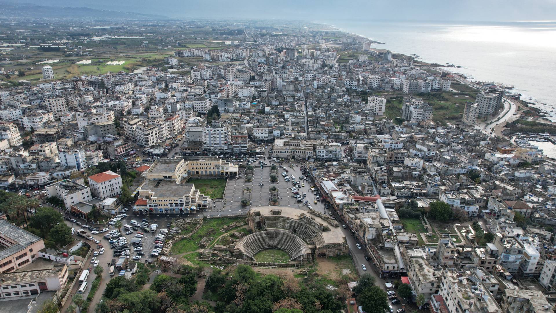 صورة جوية تظهر مسرح جبلة في مدينة جبلة الواقعة شمال غرب العاصمة دمشق