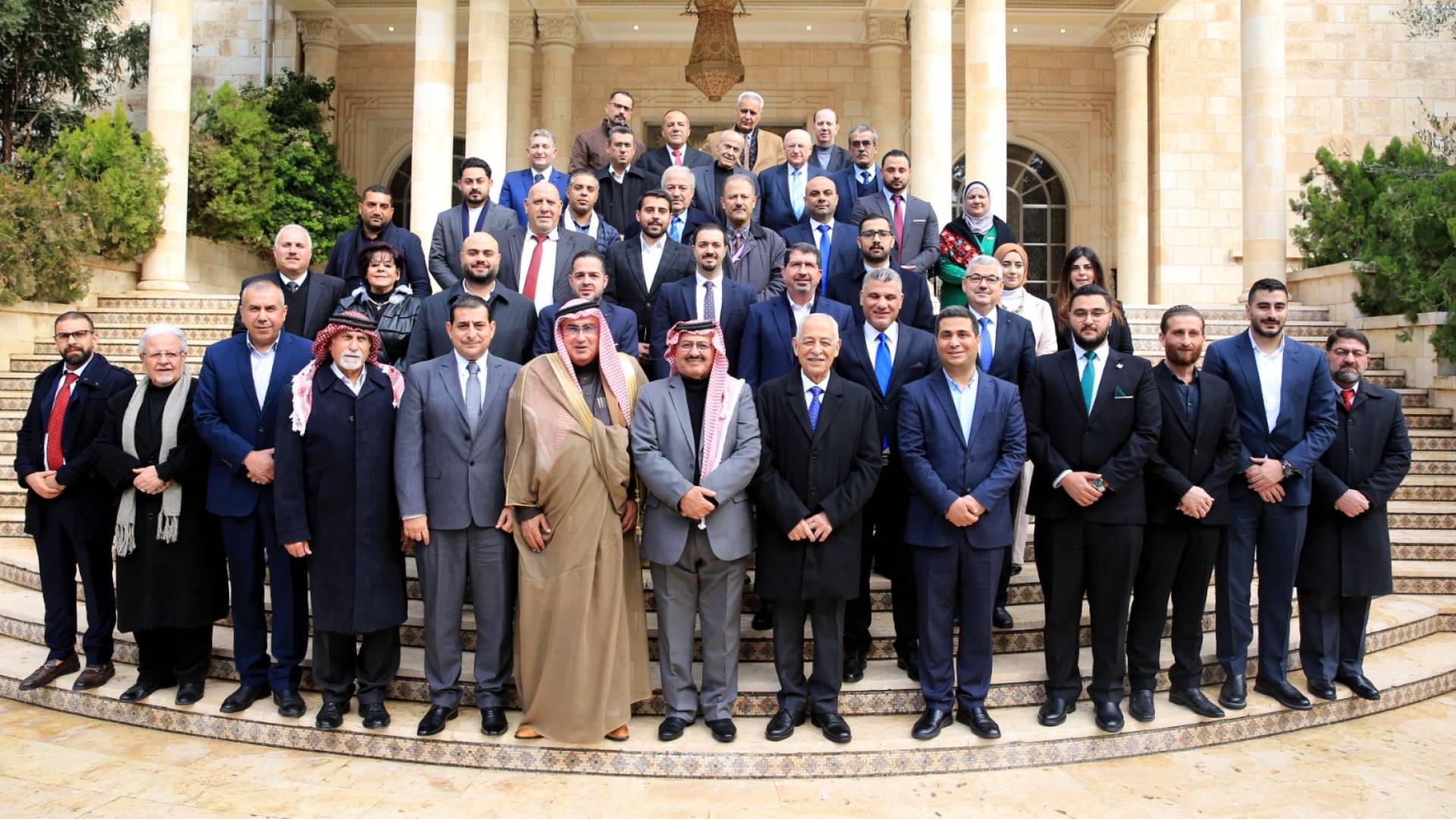 رئيس الديوان الملكي خلال لقائه وفودا