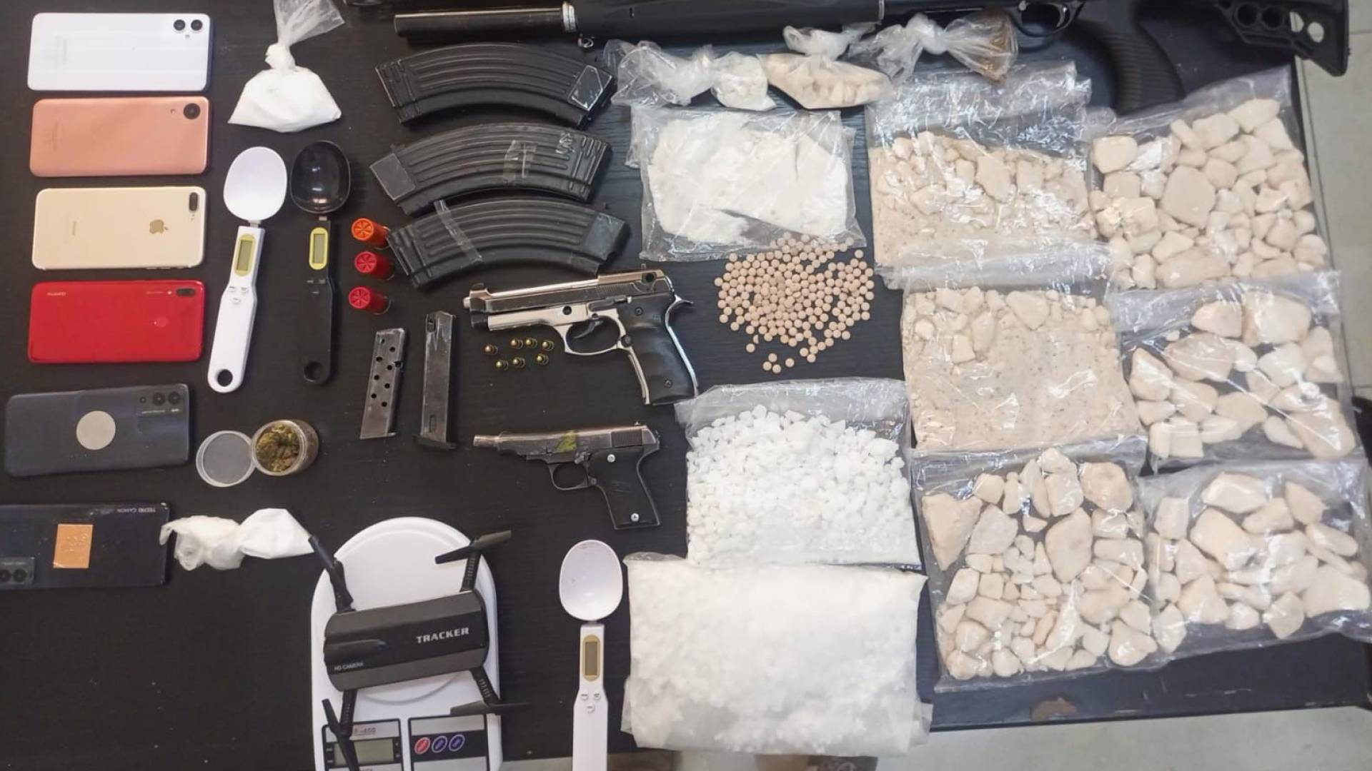 ضبط أسلحة ومخدرات