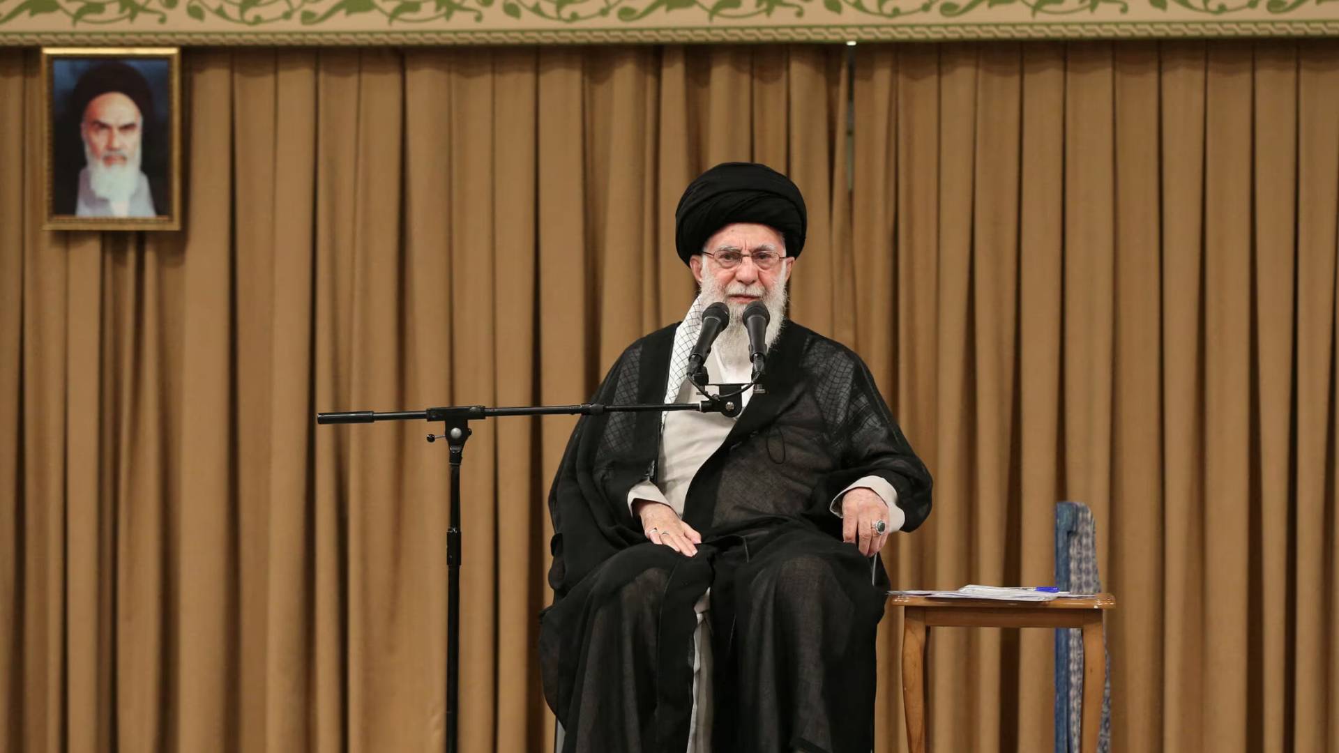 المرشد الأعلى في إيران علي خامنئي