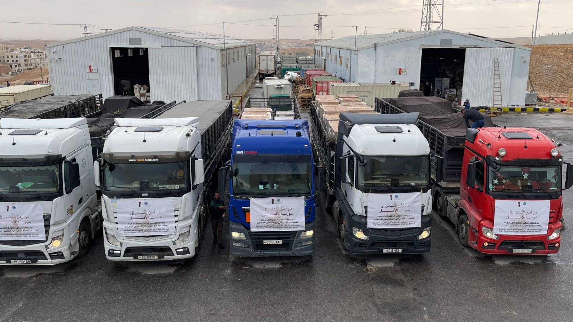 شاحنة مساعدات أردنية إلى سوريا