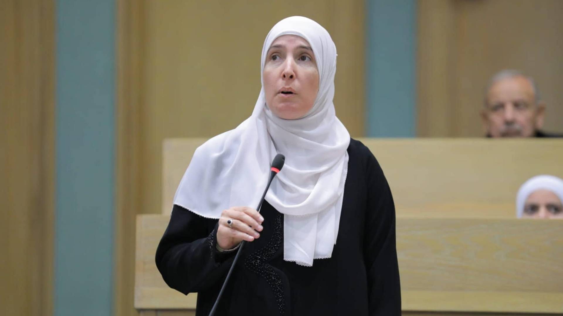 النائب راكين أبو هنية