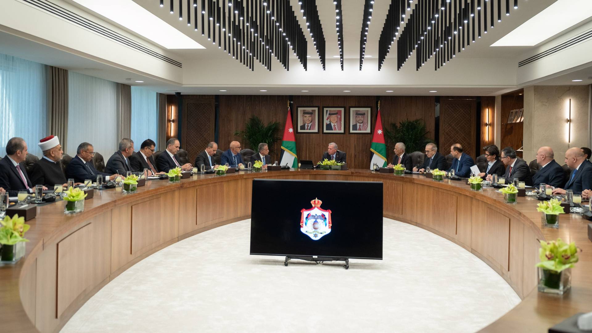 الملك عبد الله الثانيورئيس الوزراء جعفر حسان