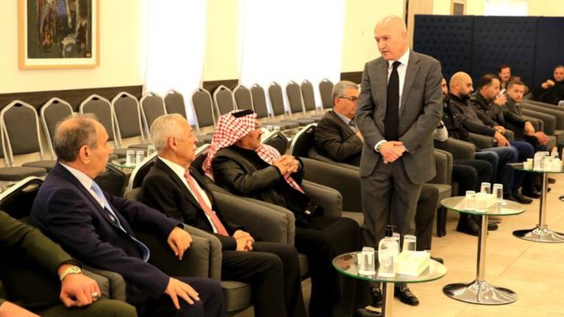 رئيس الديوان الملكي الهاشمي لدي تقديمه واجب العزاء
