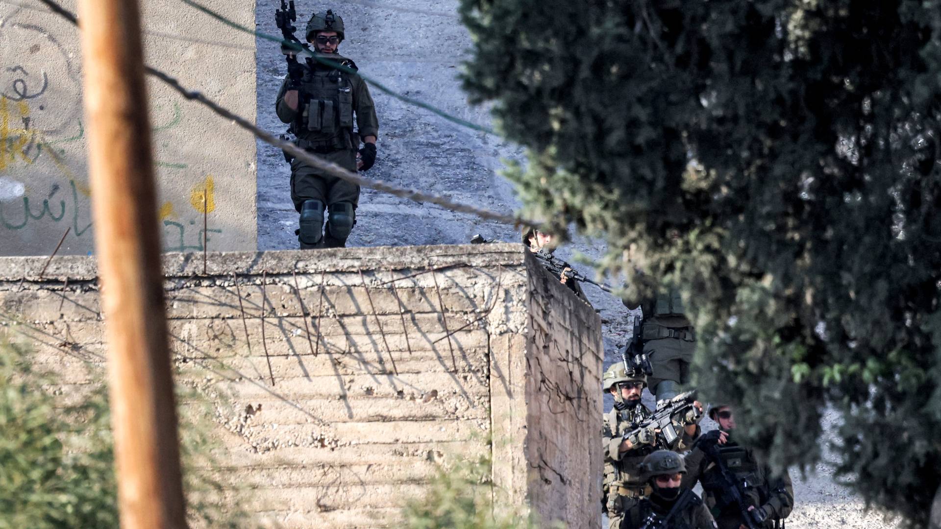 عدوان قوات الاحتلال تجاه منازل في الضفة الغربية