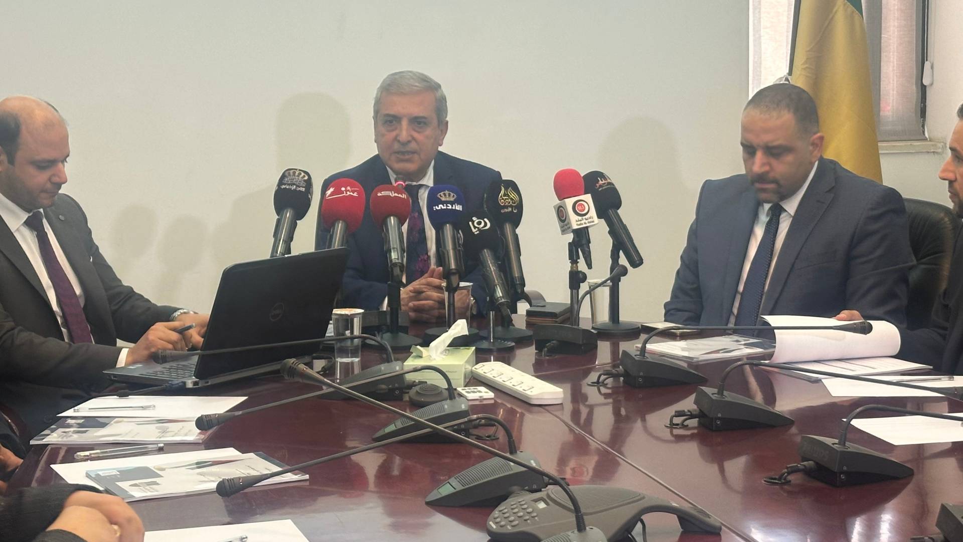 حسن المومني مدير مركز الدراسات الاستراتيجية في الجامعة الأردنية