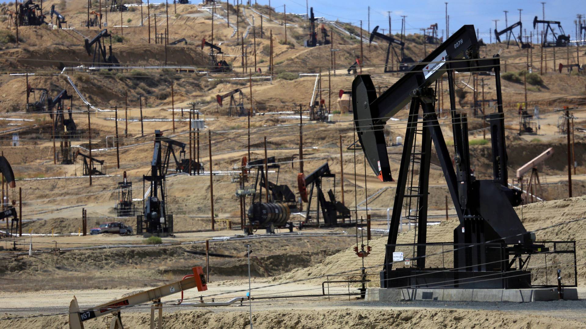 حقول نفط - أرشيفية