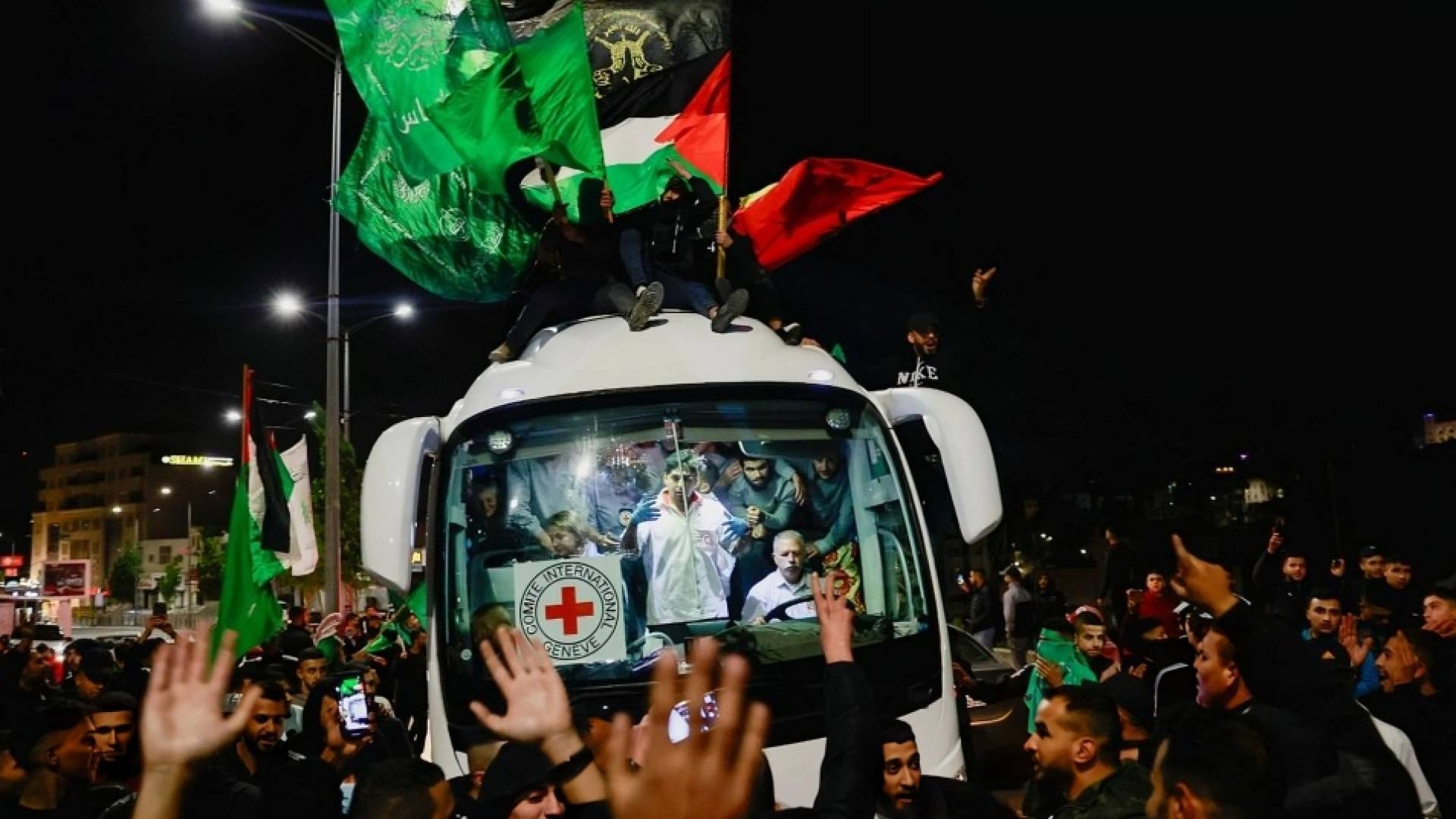 أسرى محررين من سجون الاحتلال