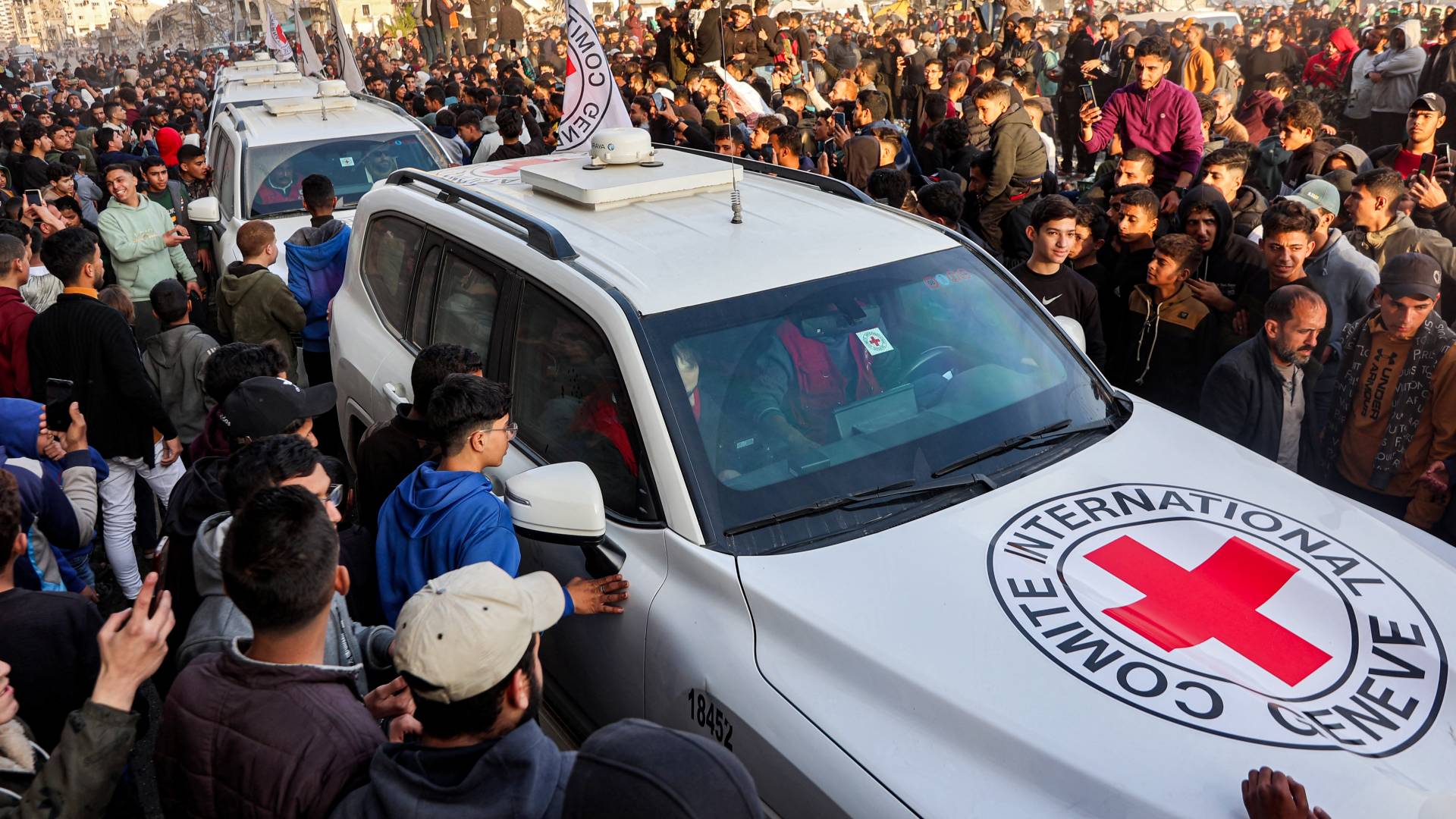 الصليب الأحمر يشارك بعملية تبادل الأسرى