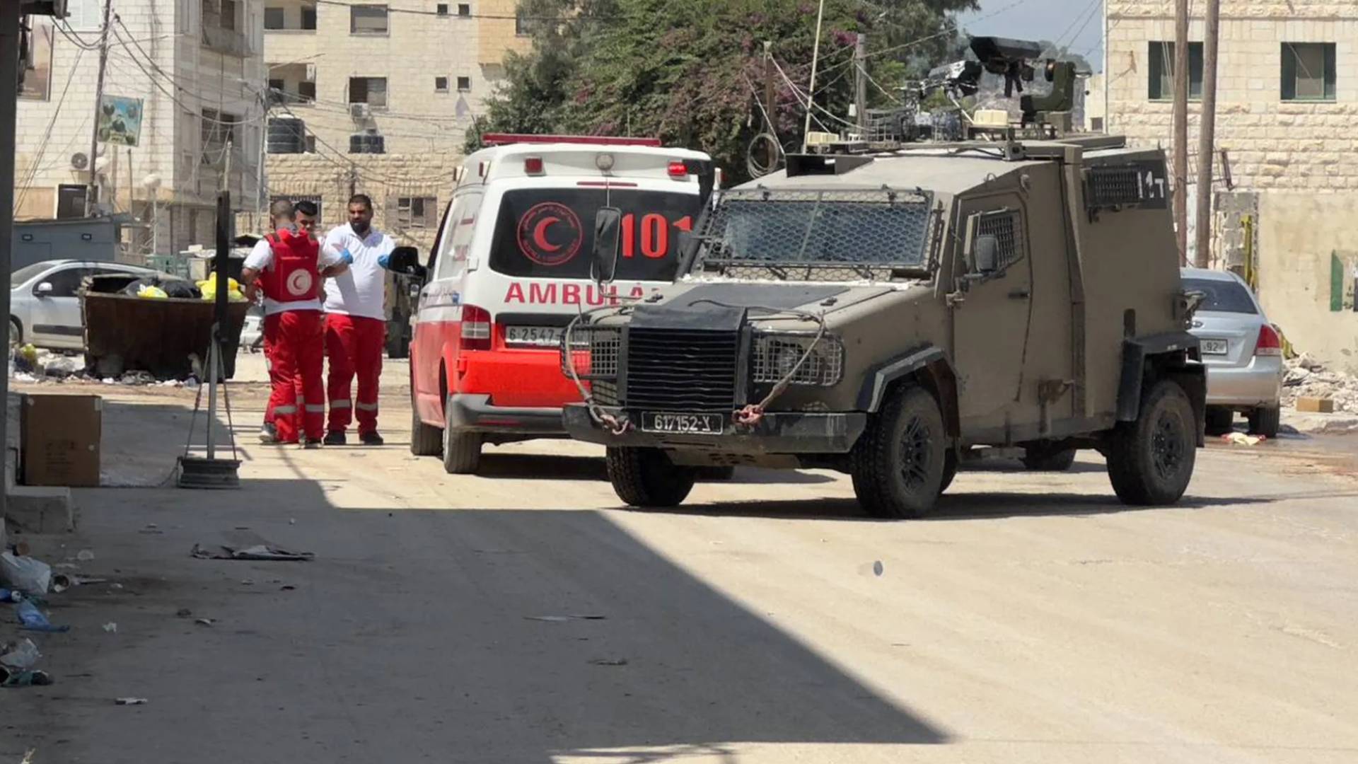 مراسل رؤيا: الاحتلال يطلب من المتواجدين في مستشفى جنين إخلاءه مشيا لتفتيشهم