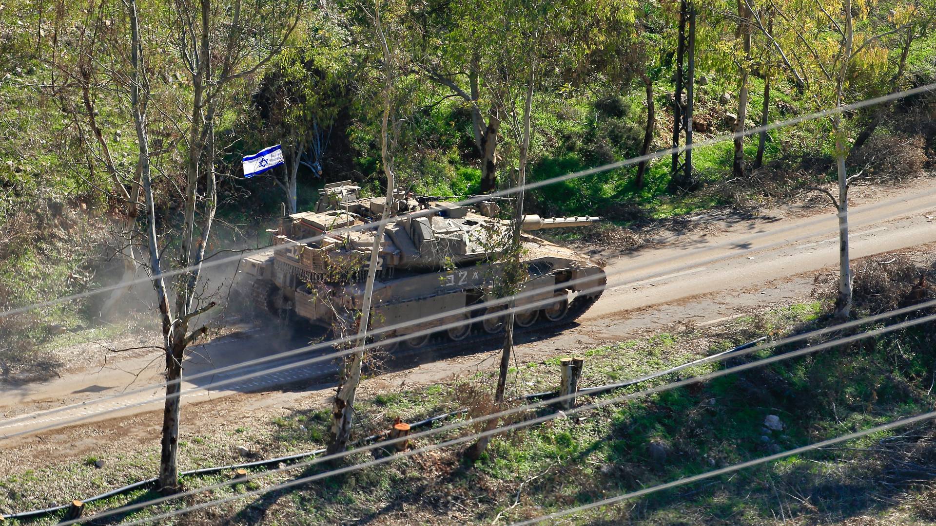 دبابة تابعة لجيش الاحتلال على الحدود اللبنانية