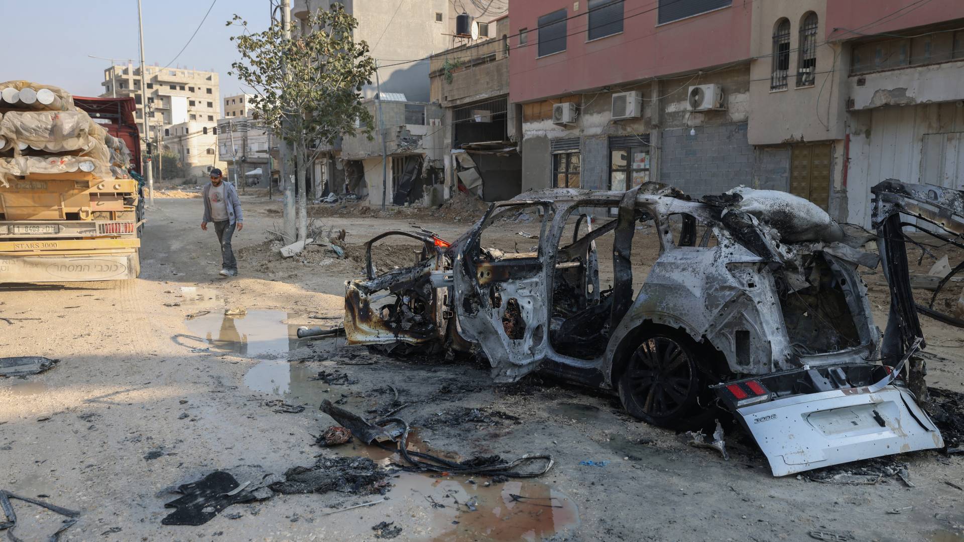 الاحتلال يستهدف مخيم نور شمس قرب طولكرم