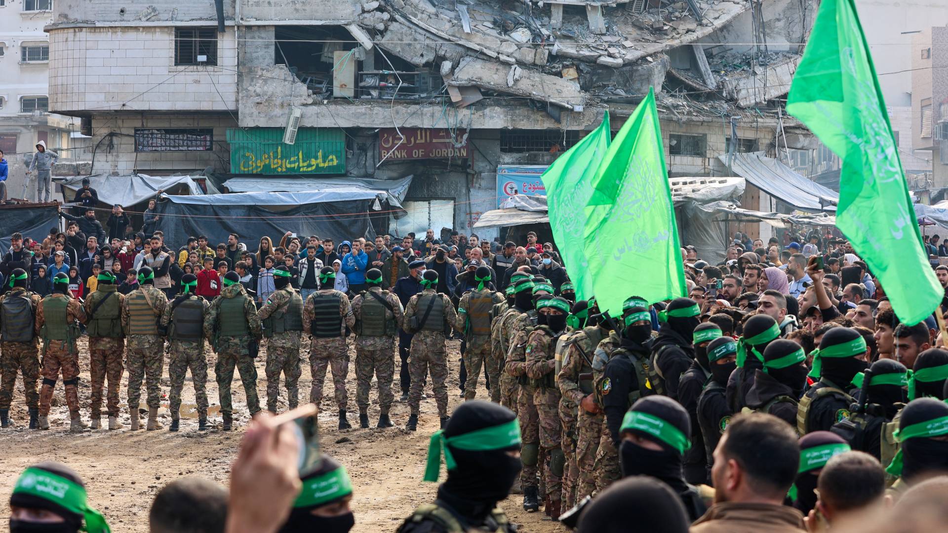 جانب من صفقة تبادل في وقت سابق