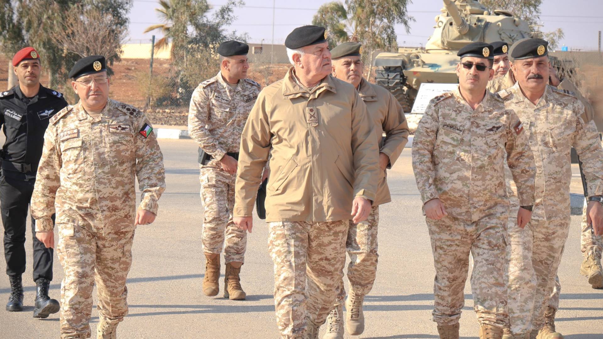 اللواء الركن الحنيطي يتفقد قاعدة الملك عبد الله الثاني الجوية ويزور قيادة المنطقة العسكرية الوسطى