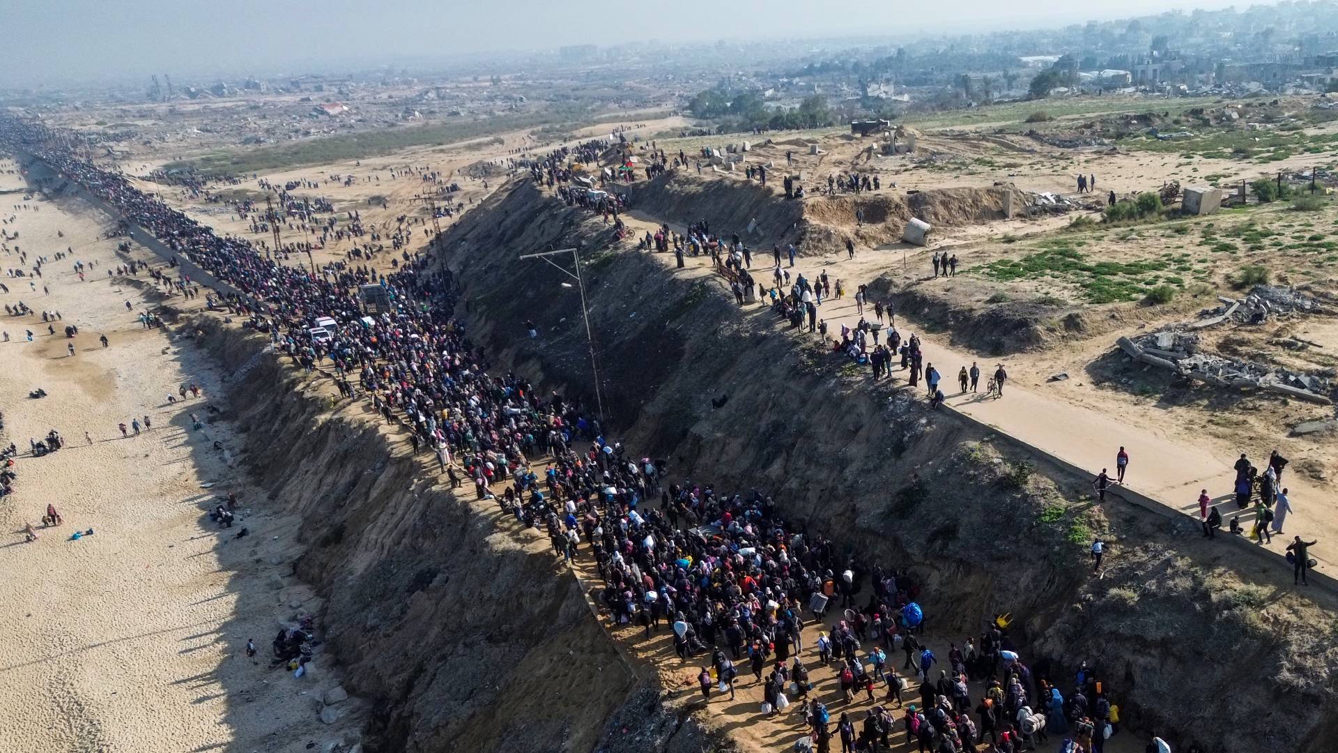 عودة الآلاف إلى شمال غزة