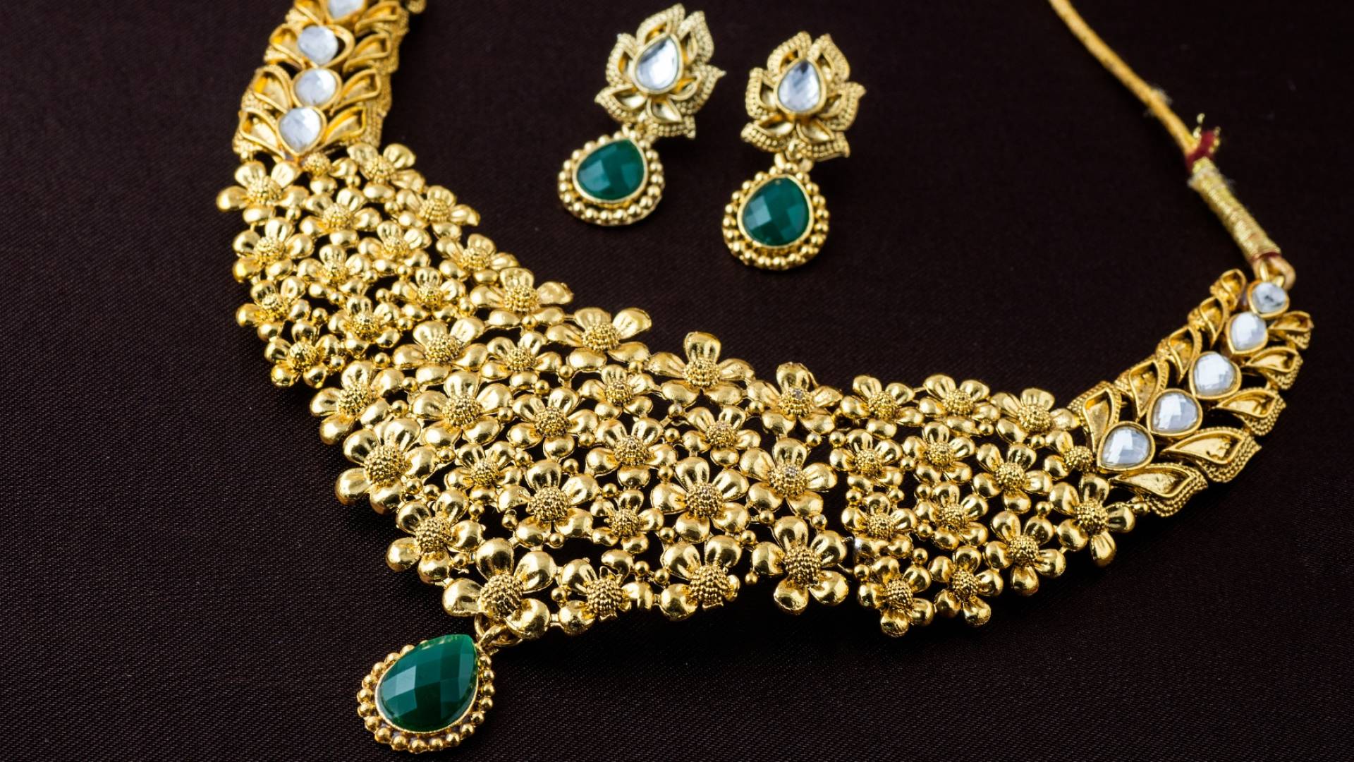 مجوهرات ذهبية