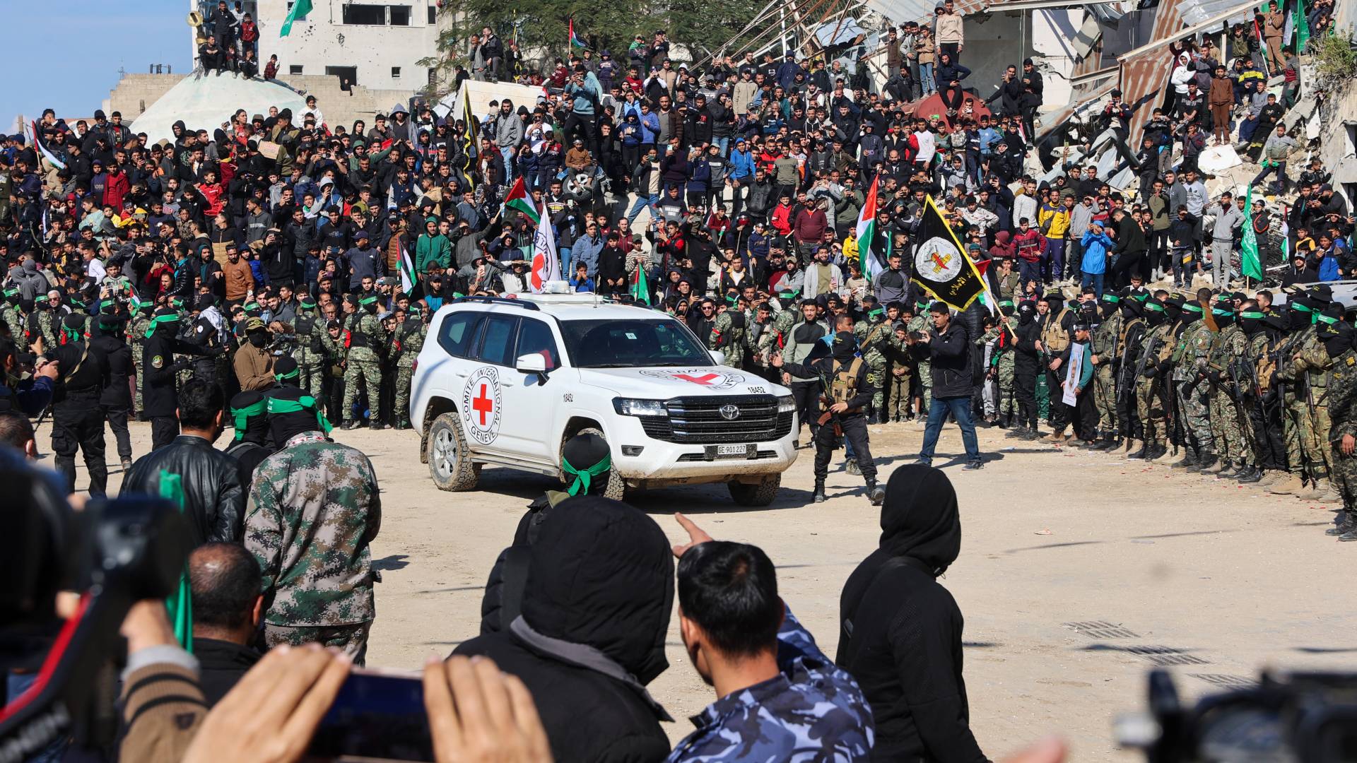 مشهد من عملية تبادل الأسرى