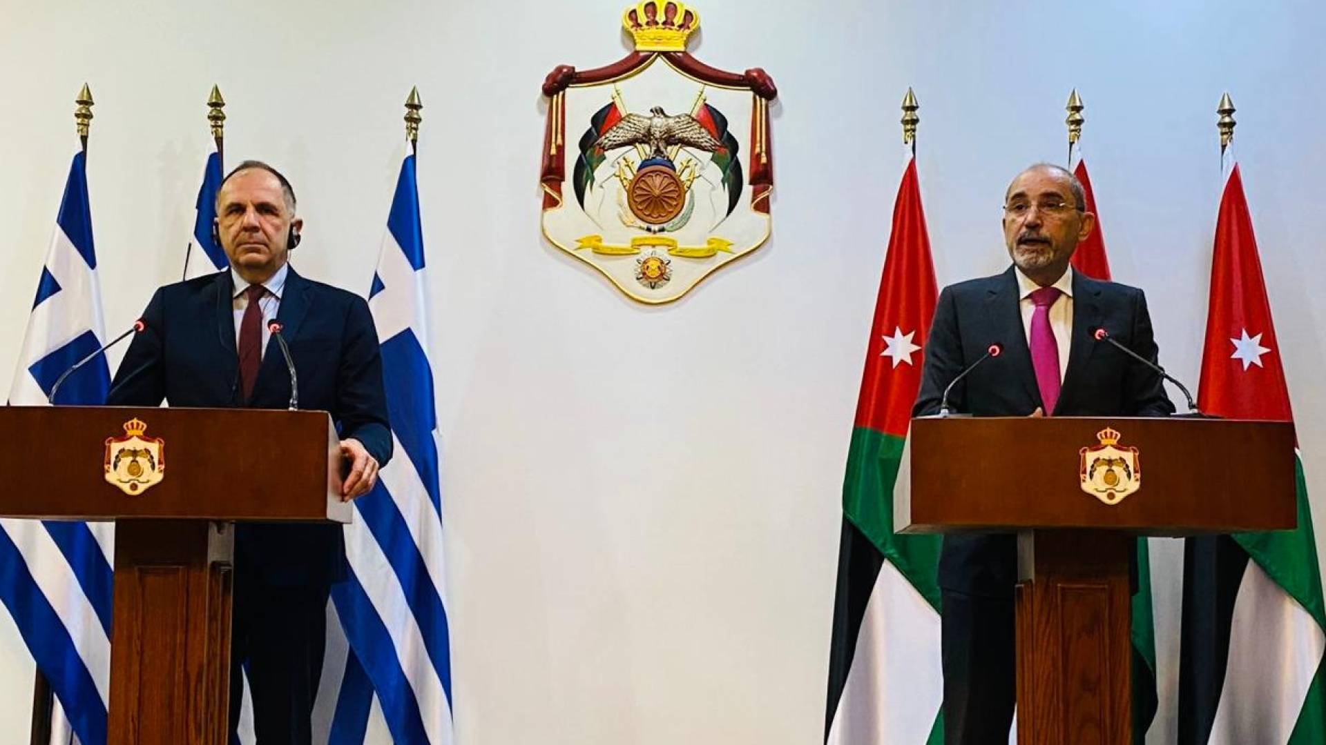 الأردن واليونان يؤكدان تعزيز التعاون الثنائي والعمل على تطوير العلاقات الثنائية