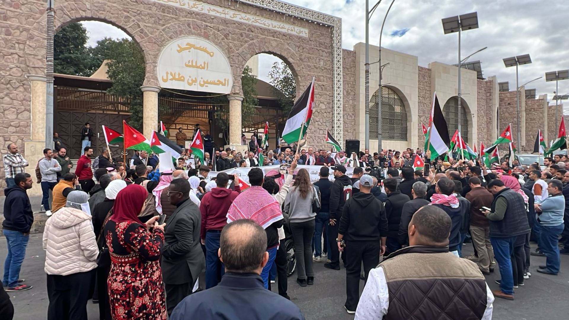 مسيرات تأكيدا على دعم جلالة الملك عبدالله الثاني