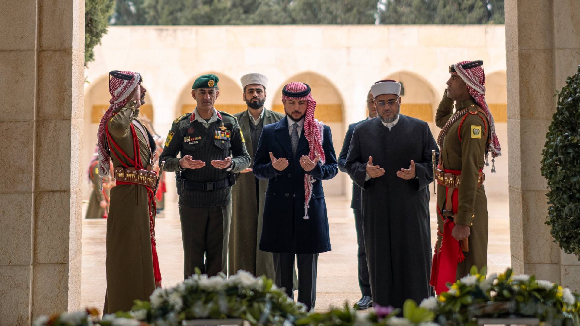 ولي العهد يزور ضريح الملك الحسين