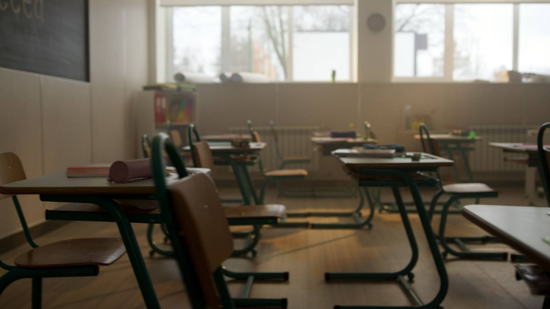 صورة تظهر صف مدرسي