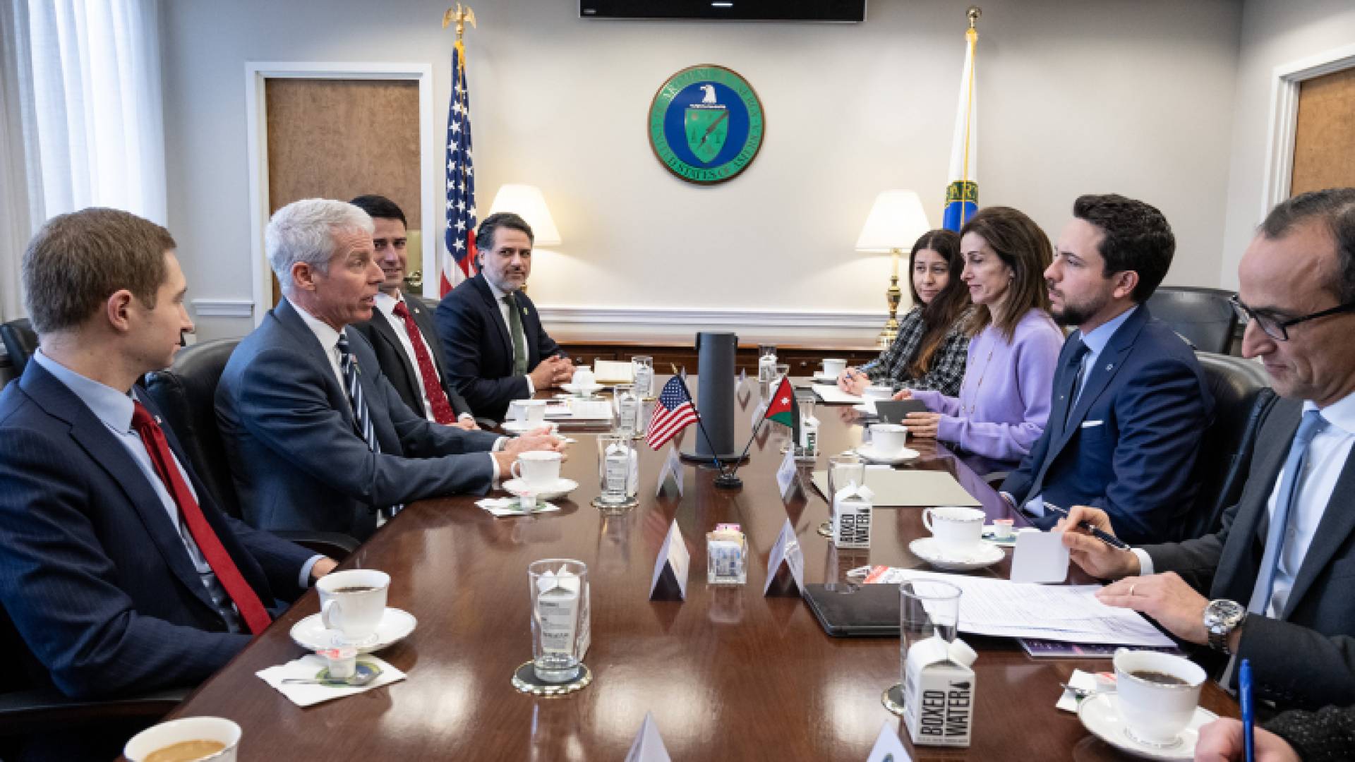 ولي العهد يبحث في واشنطن فرص تعزيز التعاون مع وزير الطاقة الأمريكي